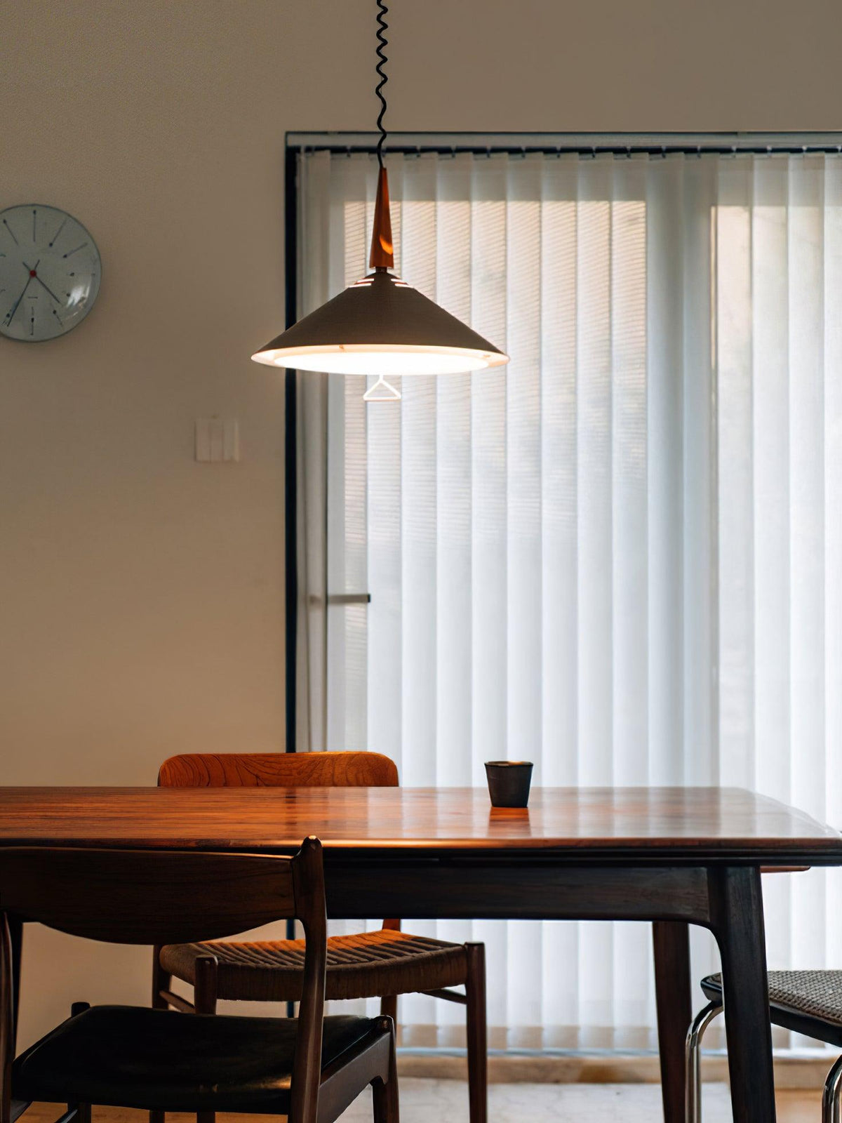 Jolvin zeitgenössische minimalistische Retro-Pendelleuchte