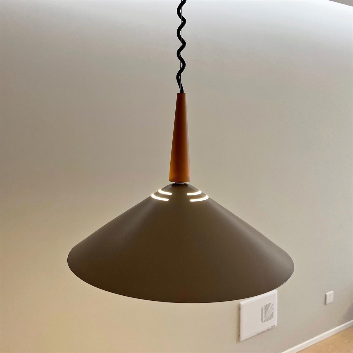 Jolvin zeitgenössische minimalistische Retro-Pendelleuchte