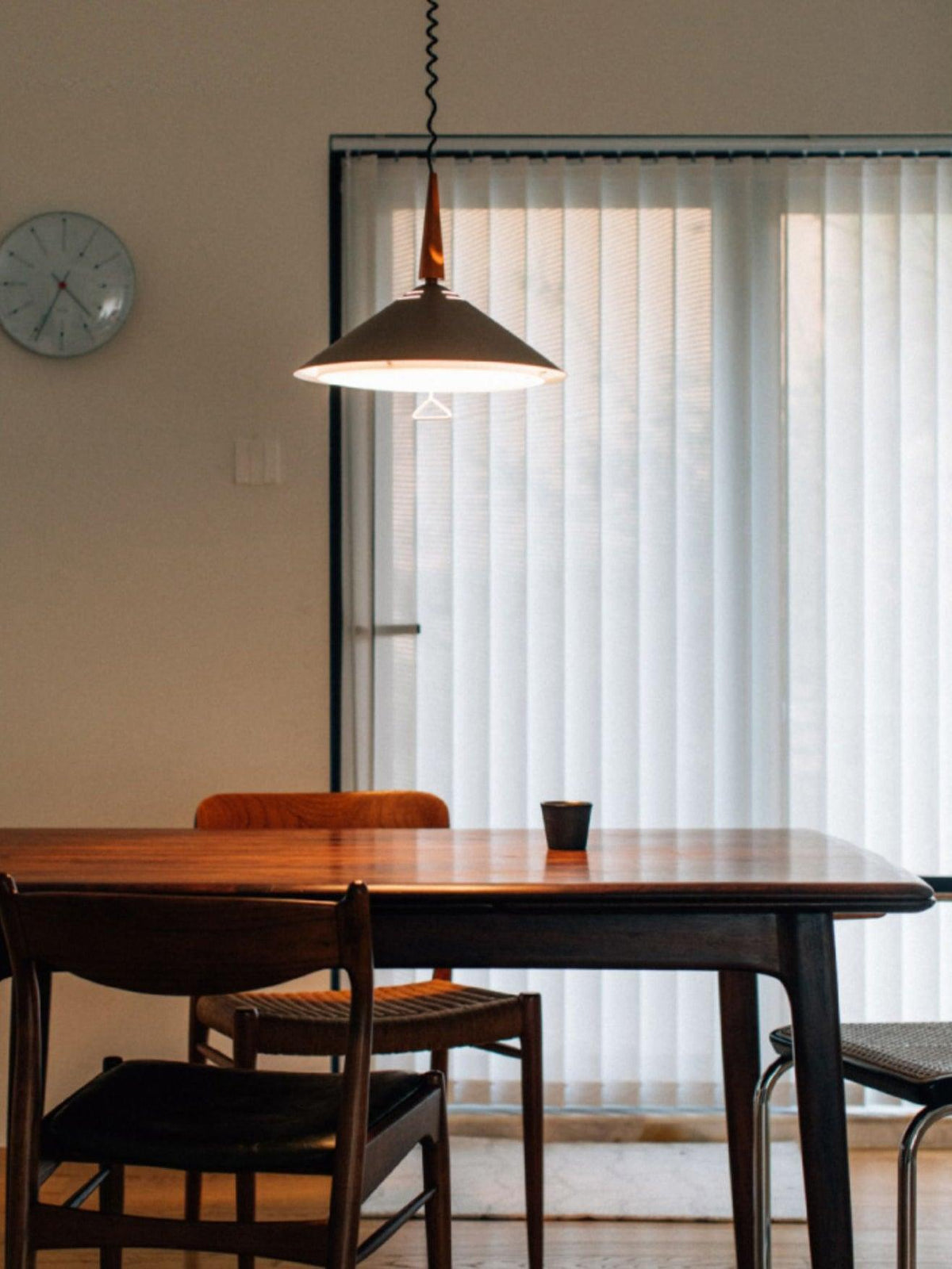 Jolvin zeitgenössische minimalistische Retro-Pendelleuchte