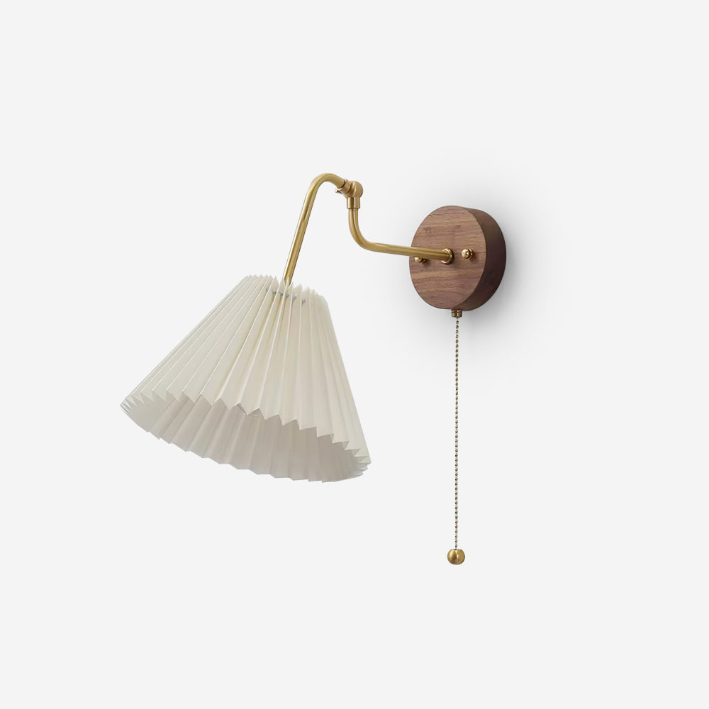 Vintage Messing & Walnuss-Wandleuchte mit gefalteten Stoffschirm