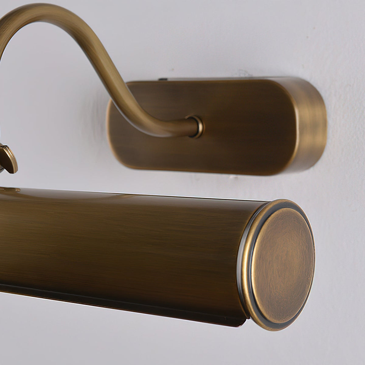 Ainsworth Messing-Wandleuchte