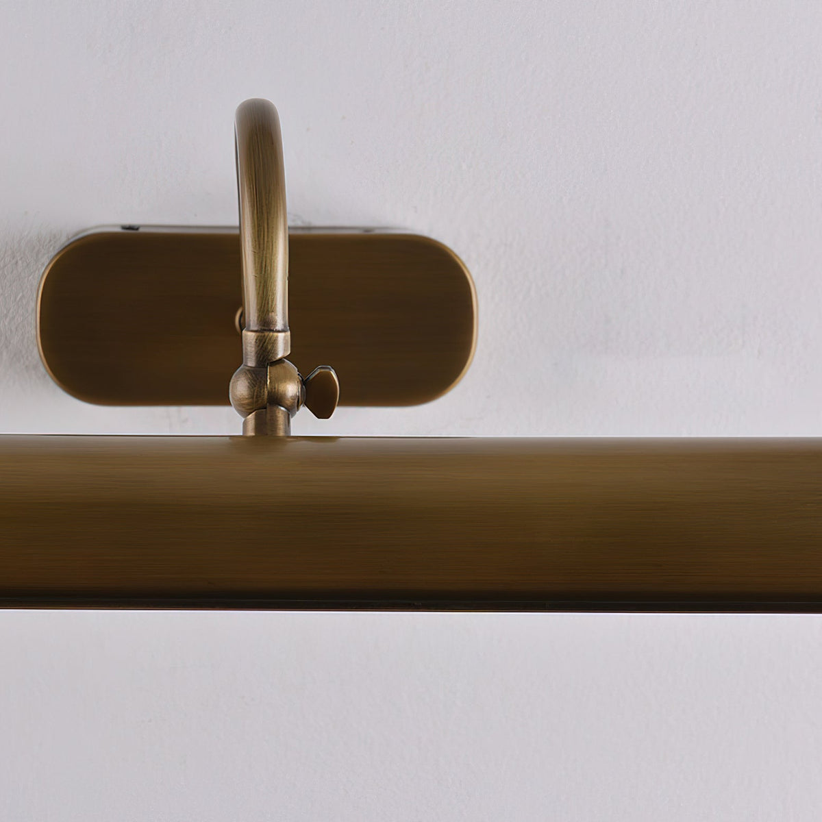 Ainsworth Messing-Wandleuchte