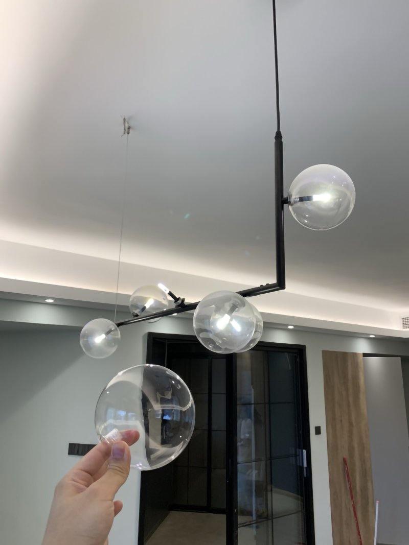 Moss Kronleuchter aus Glas mit schwarzem Stahl in linearer Form