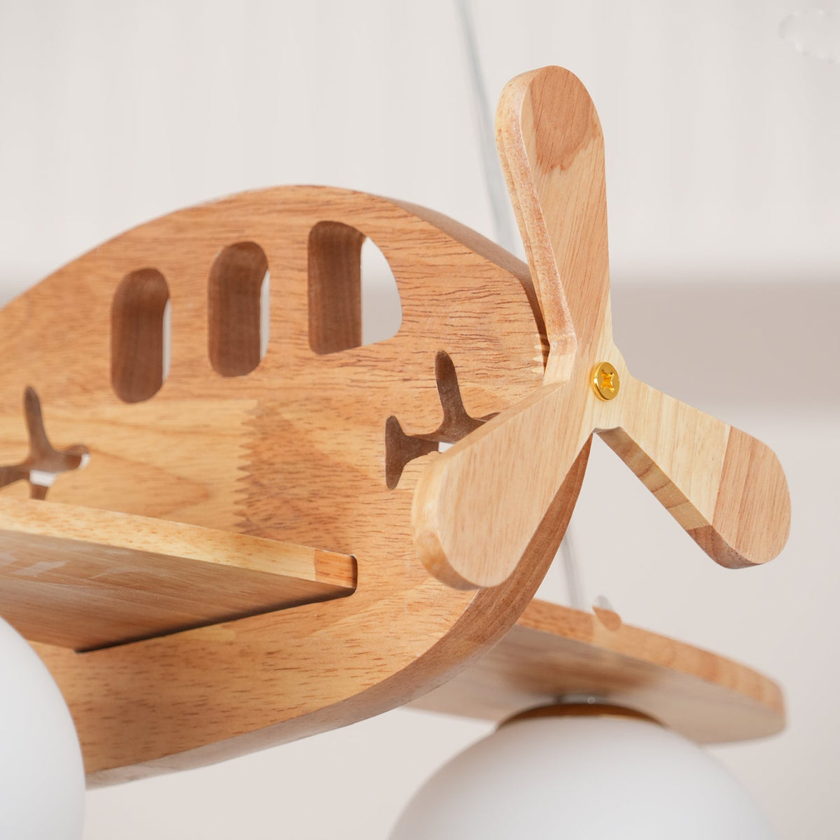 Aldenine Pendelleuchte aus Holz mit künstlerischem Design