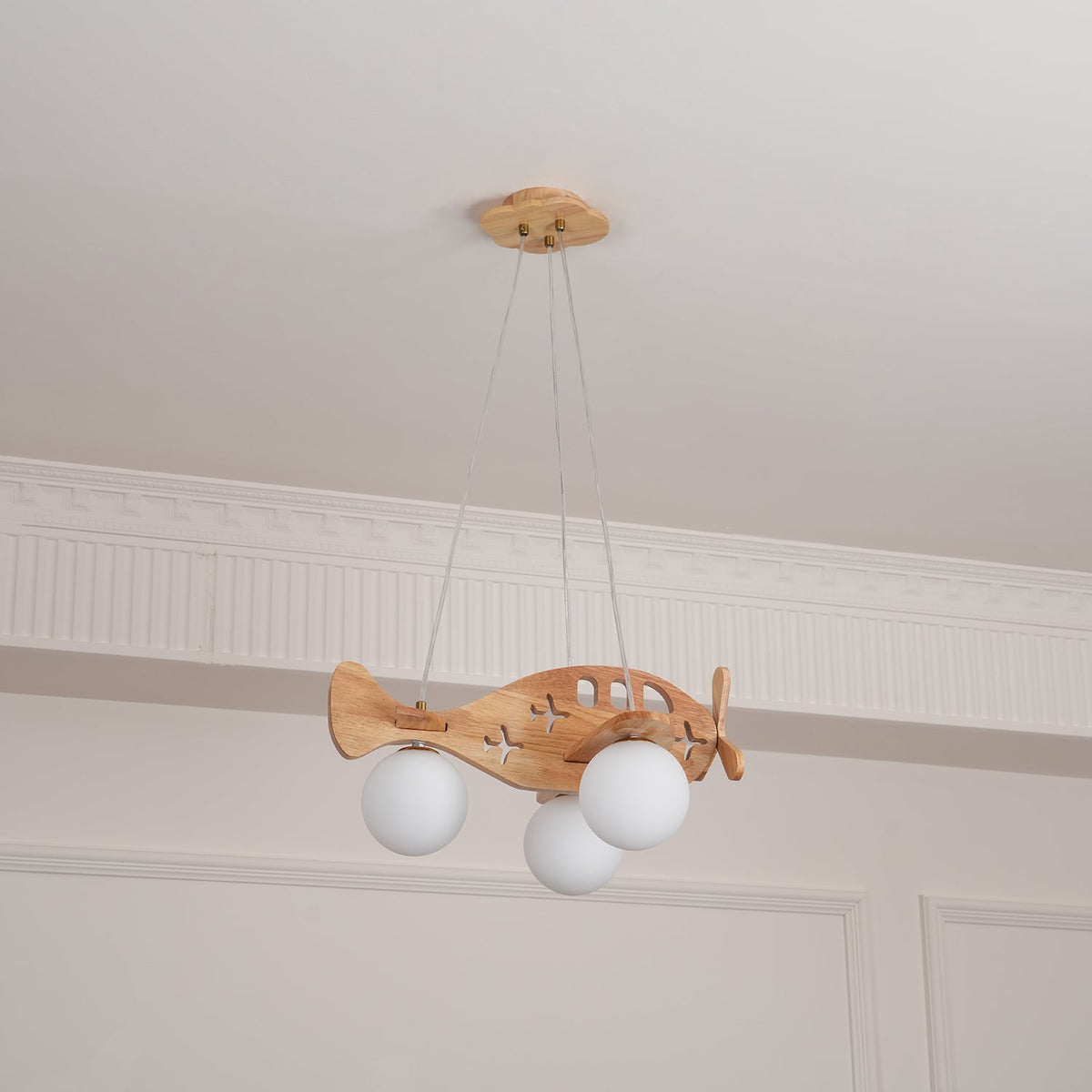 Aldenine Pendelleuchte aus Holz mit künstlerischem Design