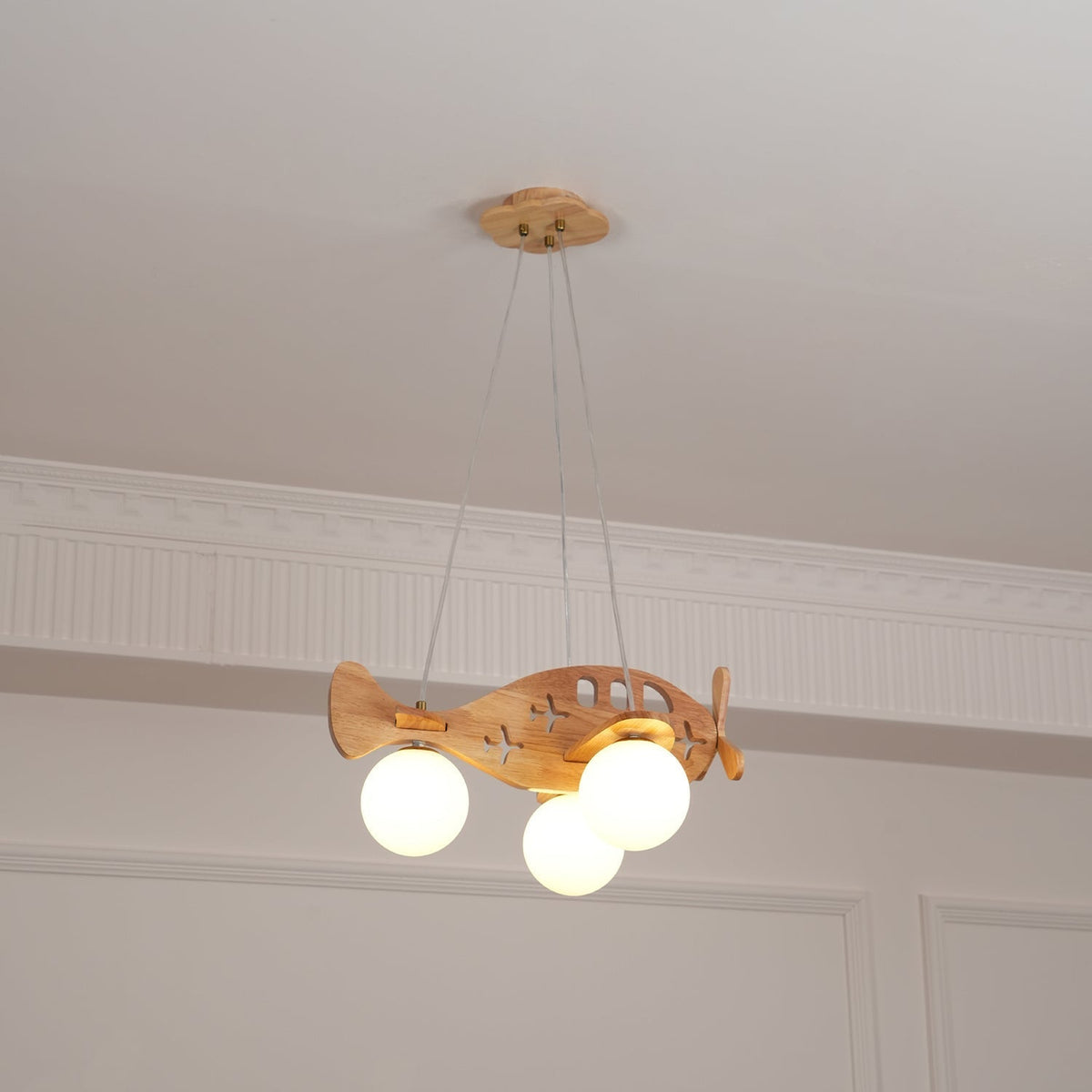 Aldenine Pendelleuchte aus Holz mit künstlerischem Design