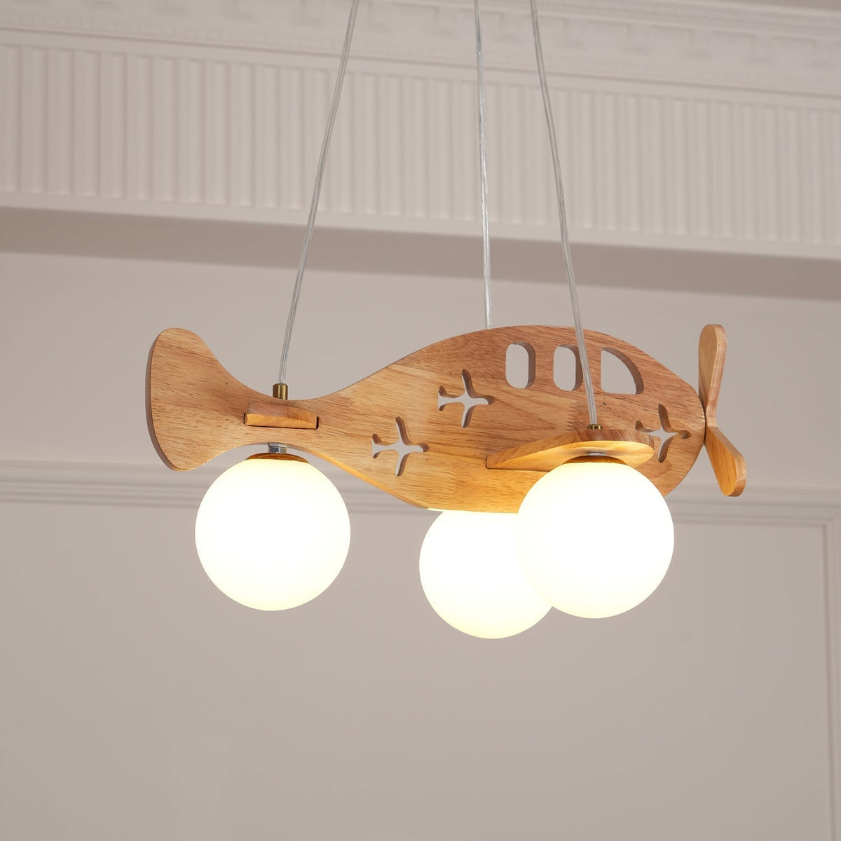 Aldenine Pendelleuchte aus Holz mit künstlerischem Design
