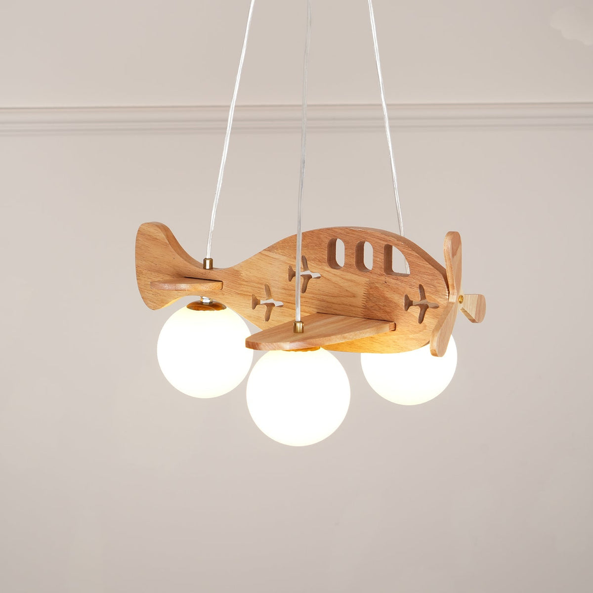 Aldenine Pendelleuchte aus Holz mit künstlerischem Design