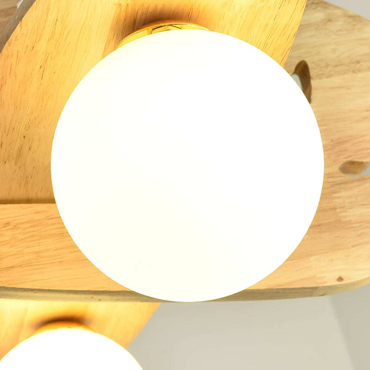 Aldenine Pendelleuchte aus Holz mit künstlerischem Design