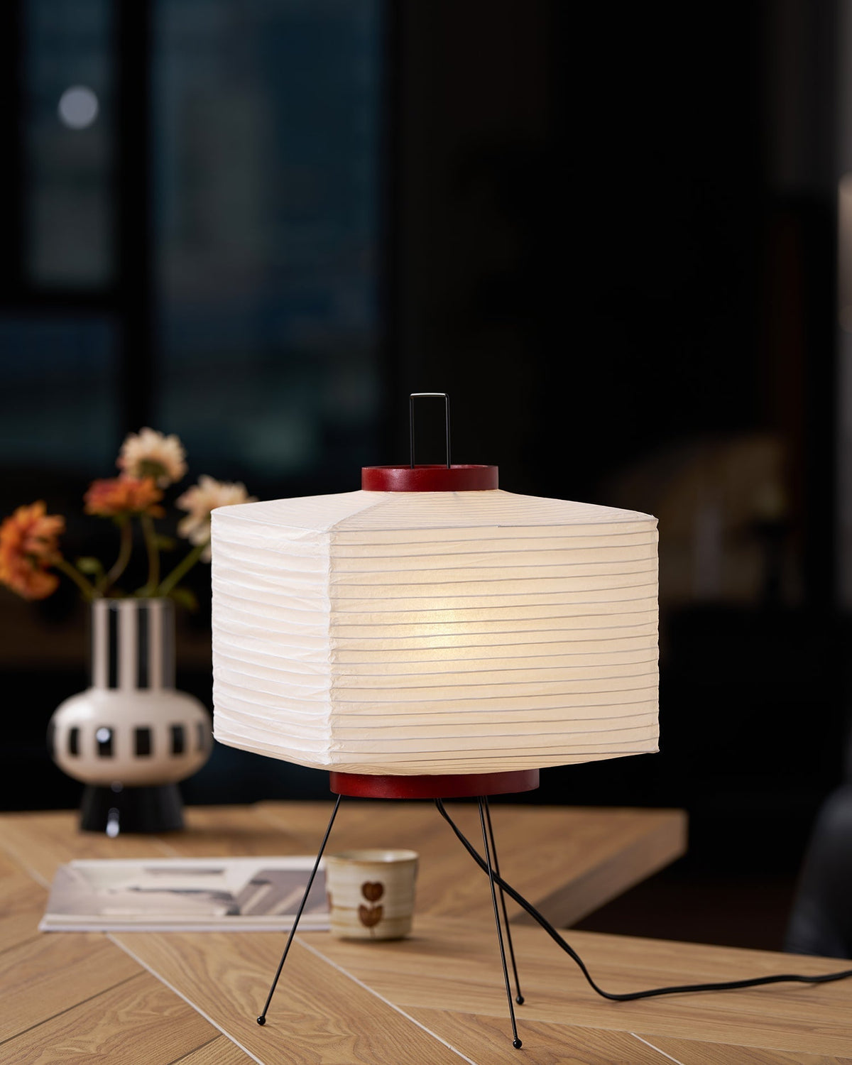 Rivalise Tischleuchte aus Naturpapier Kubus Dreibein Minimalistisch Wohnzimmer | Cielum