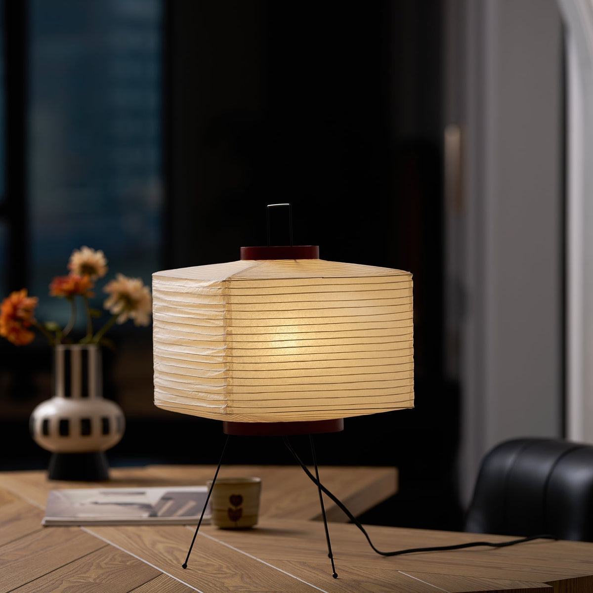 Rivalise Tischleuchte aus Naturpapier Kubus Dreibein Minimalistisch Wohnzimmer | Cielum