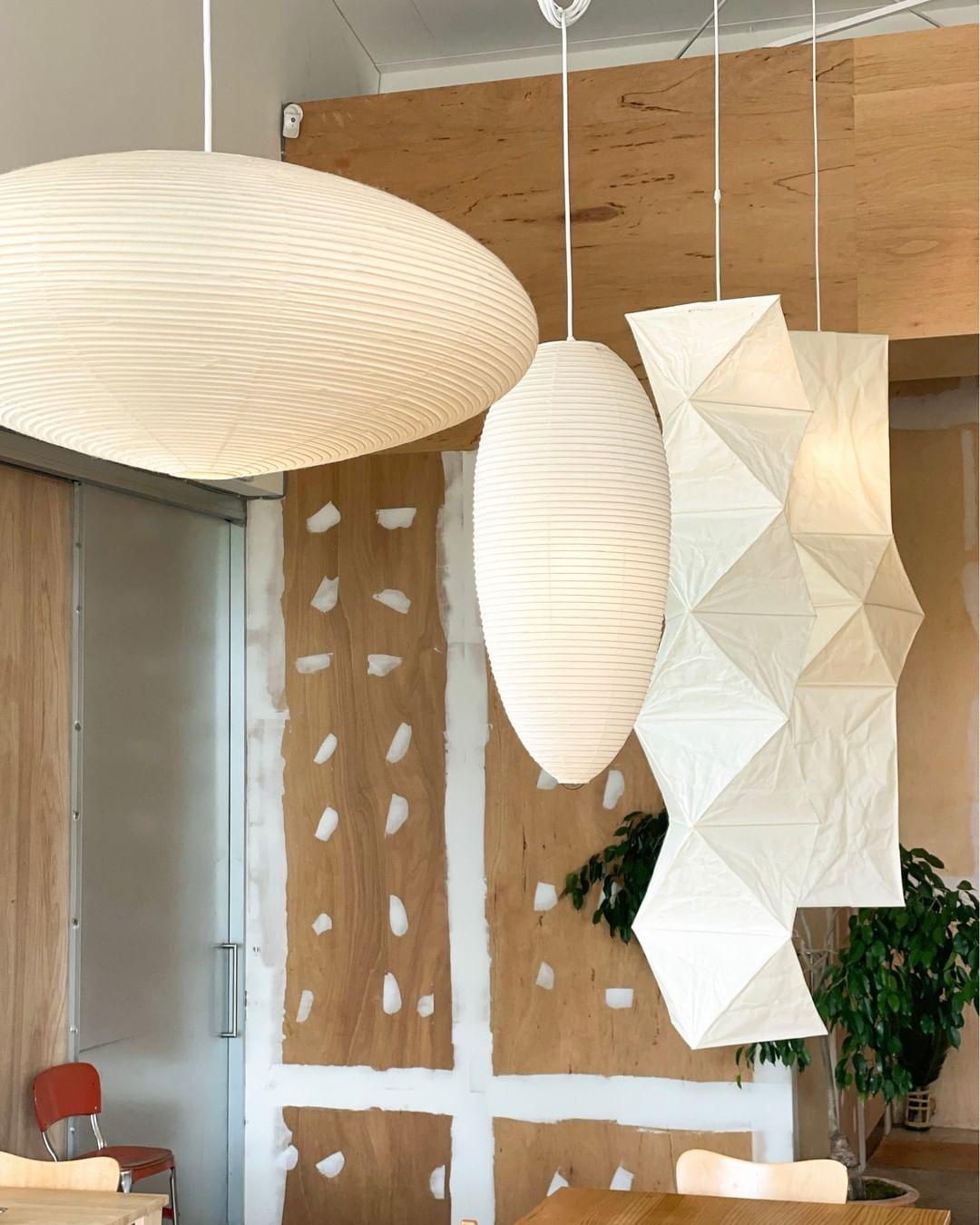 Piairaine Pendelleuchte aus Mispelblütenpapier in Kieselsteinform 15