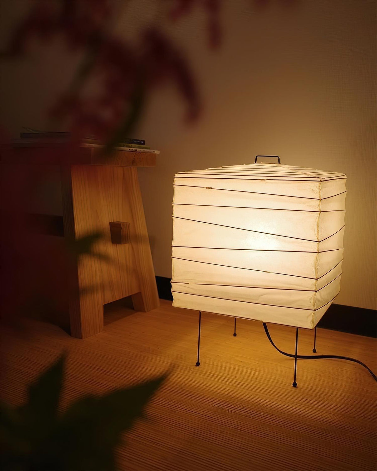 Tavina Tischlampe aus Bambussilk mit mehrschichtigem Kubus in organischem Stil für das Schlafzimmer | Cielum