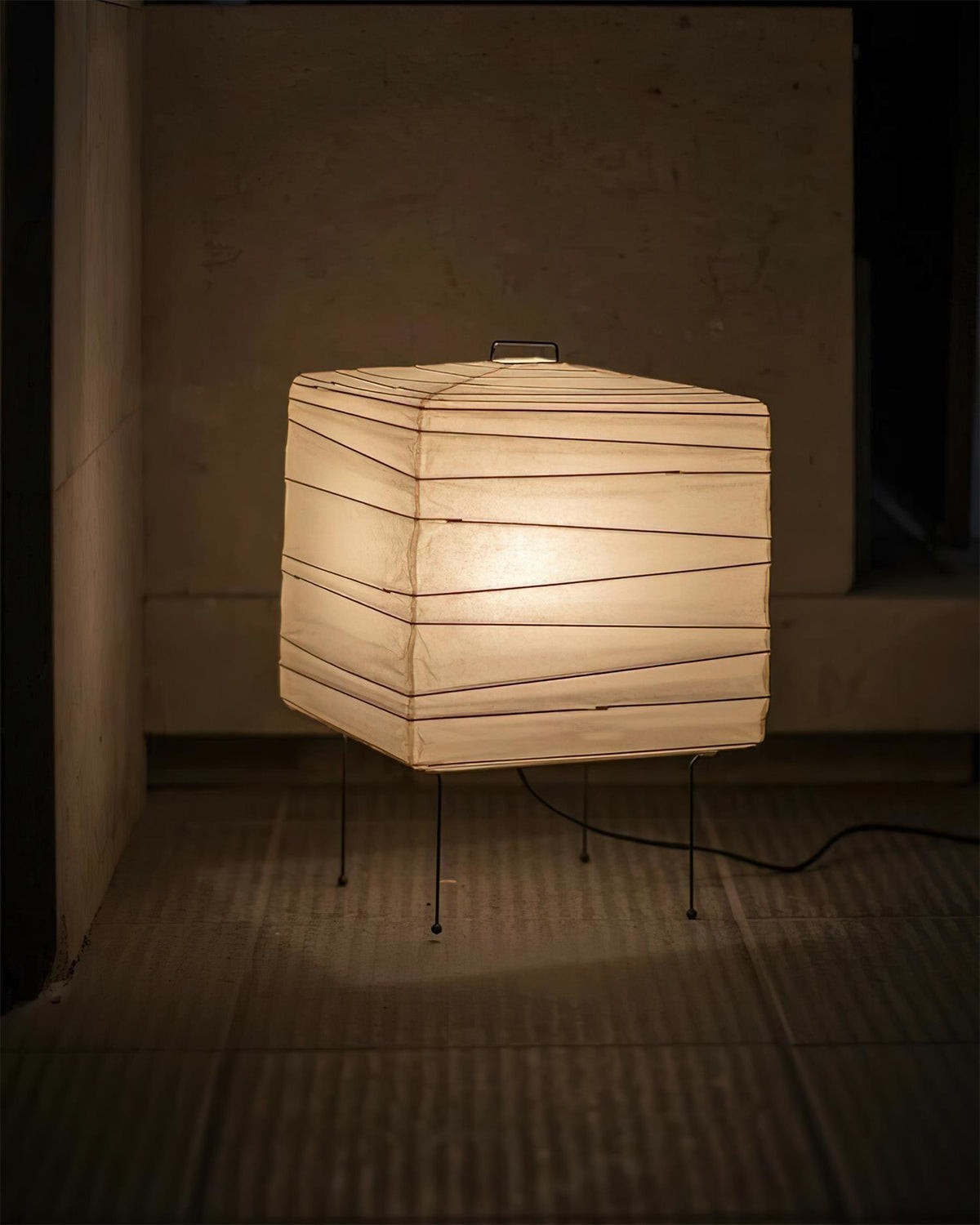 Tavina Tischlampe aus Bambussilk mit mehrschichtigem Kubus in organischem Stil für das Schlafzimmer | Cielum