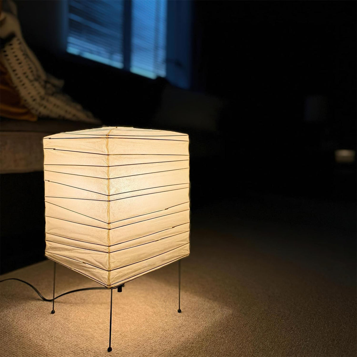 Tavina Tischlampe aus Bambussilk mit mehrschichtigem Kubus in organischem Stil für das Schlafzimmer | Cielum