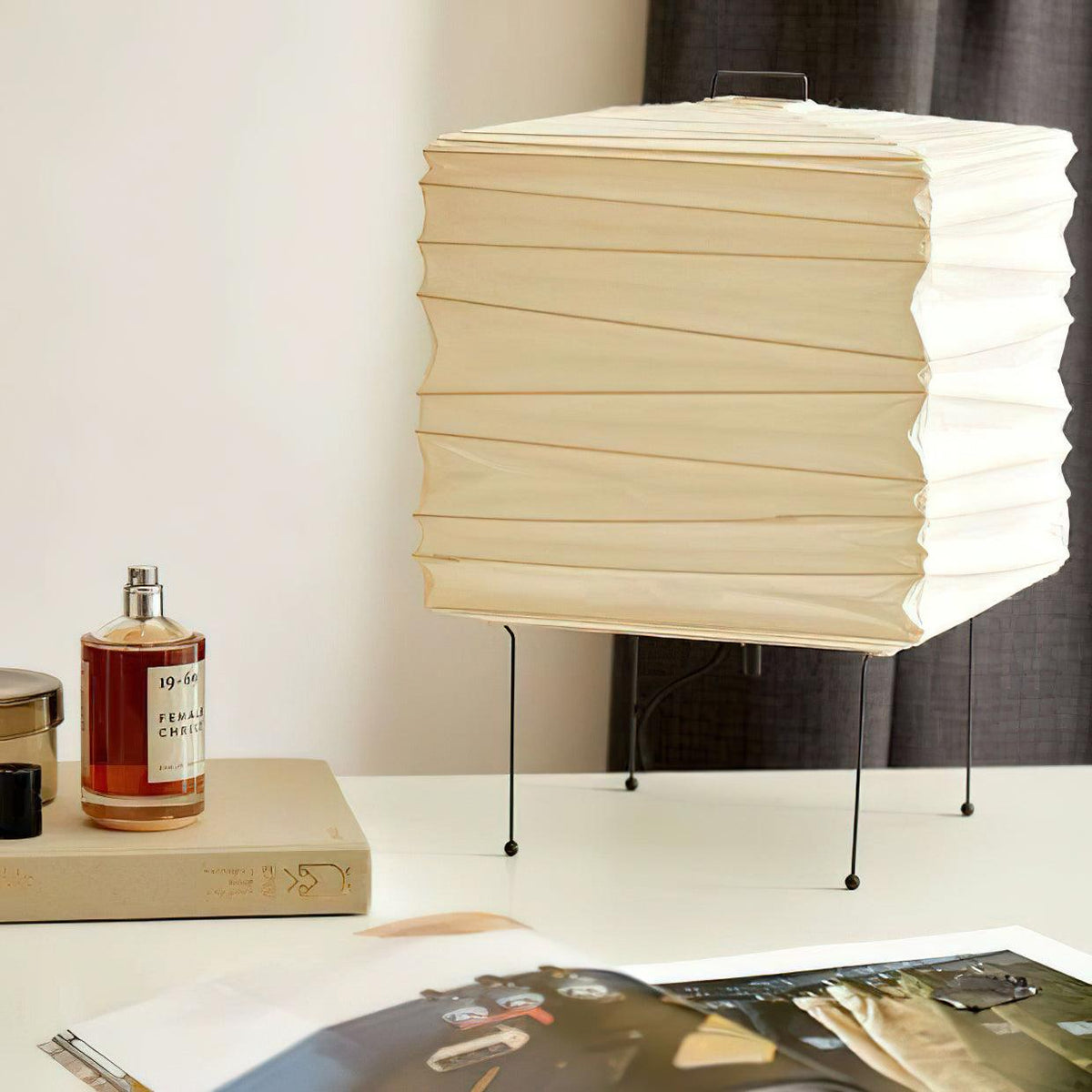 Tavina Tischlampe aus Bambussilk mit mehrschichtigem Kubus in organischem Stil für das Schlafzimmer | Cielum