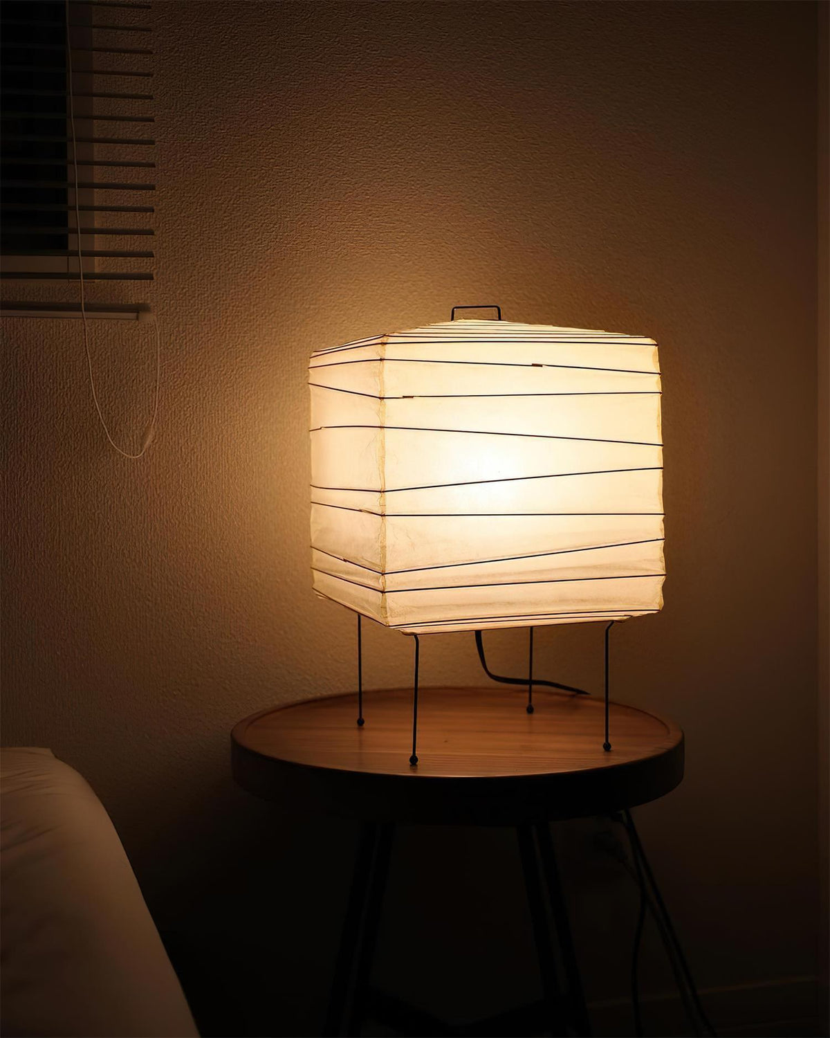 Tavina Tischlampe aus Bambussilk mit mehrschichtigem Kubus in organischem Stil für das Schlafzimmer | Cielum