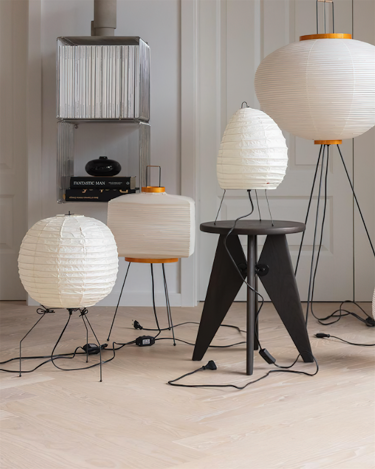 Rivalise Tischleuchte aus Naturpapier Kubus Dreibein Minimalistisch Wohnzimmer | Cielum