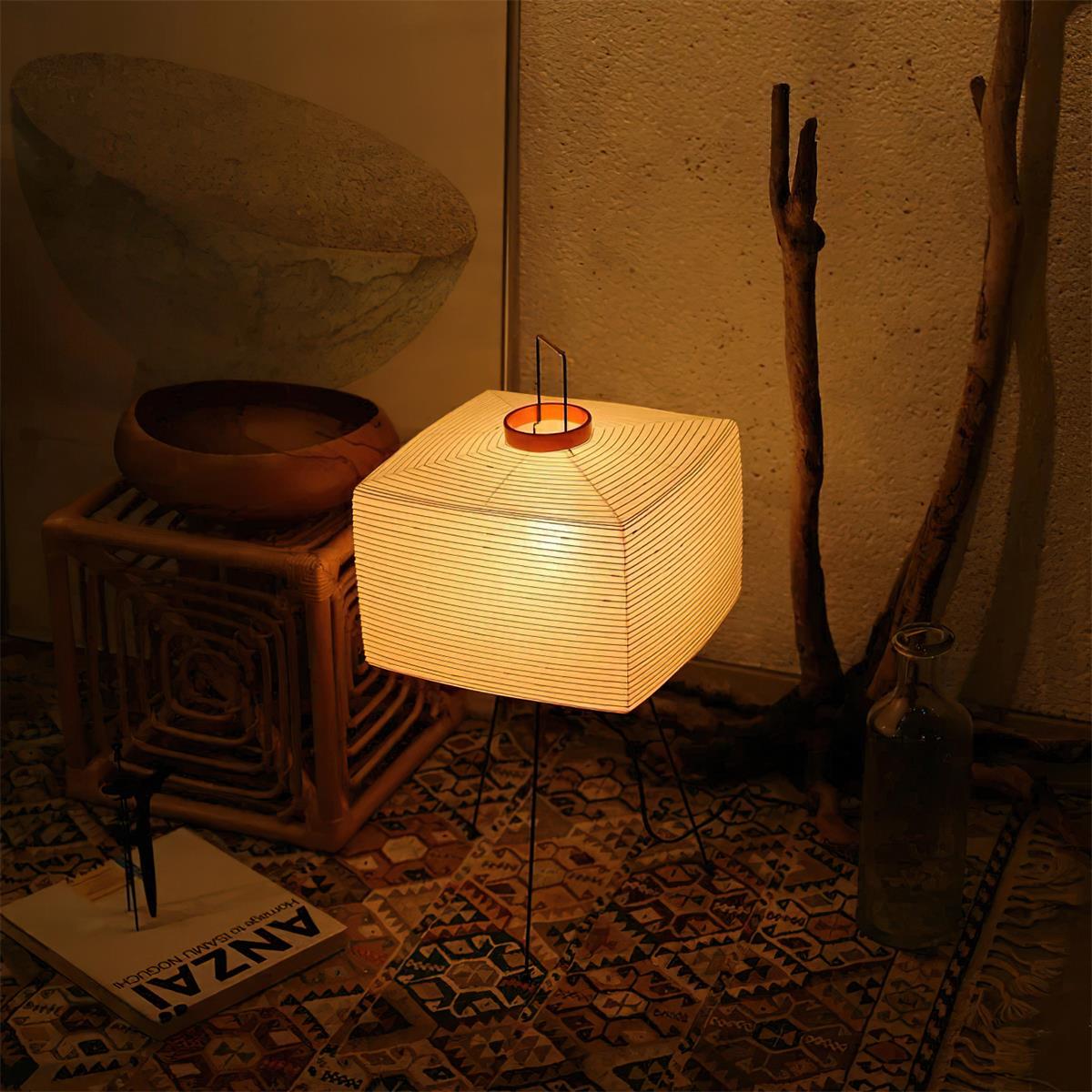 Rivalise Tischleuchte aus Naturpapier Kubus Dreibein Minimalistisch Wohnzimmer | Cielum