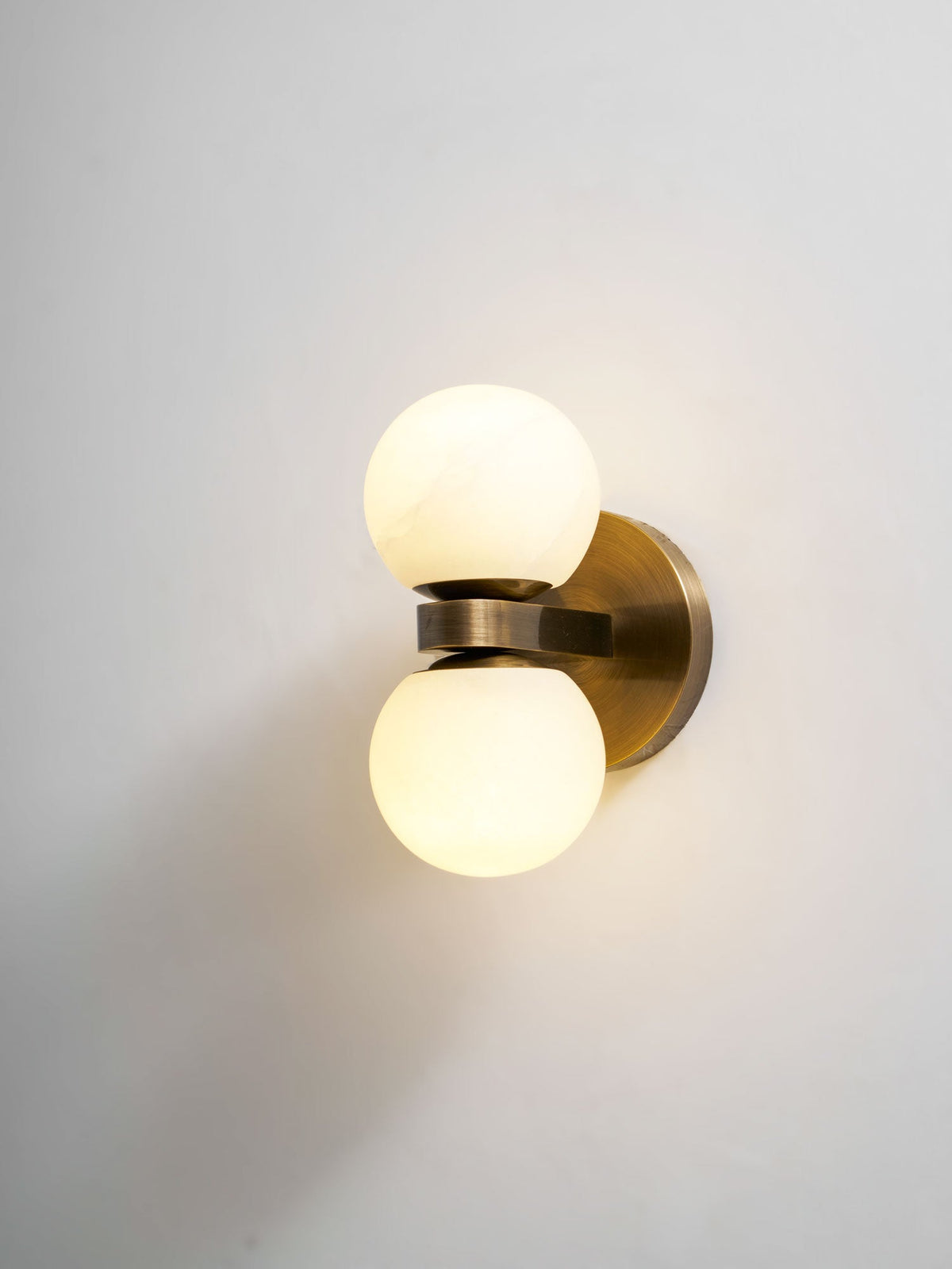 Lumenor Alabaster Celestia Orb Wandleuchte
