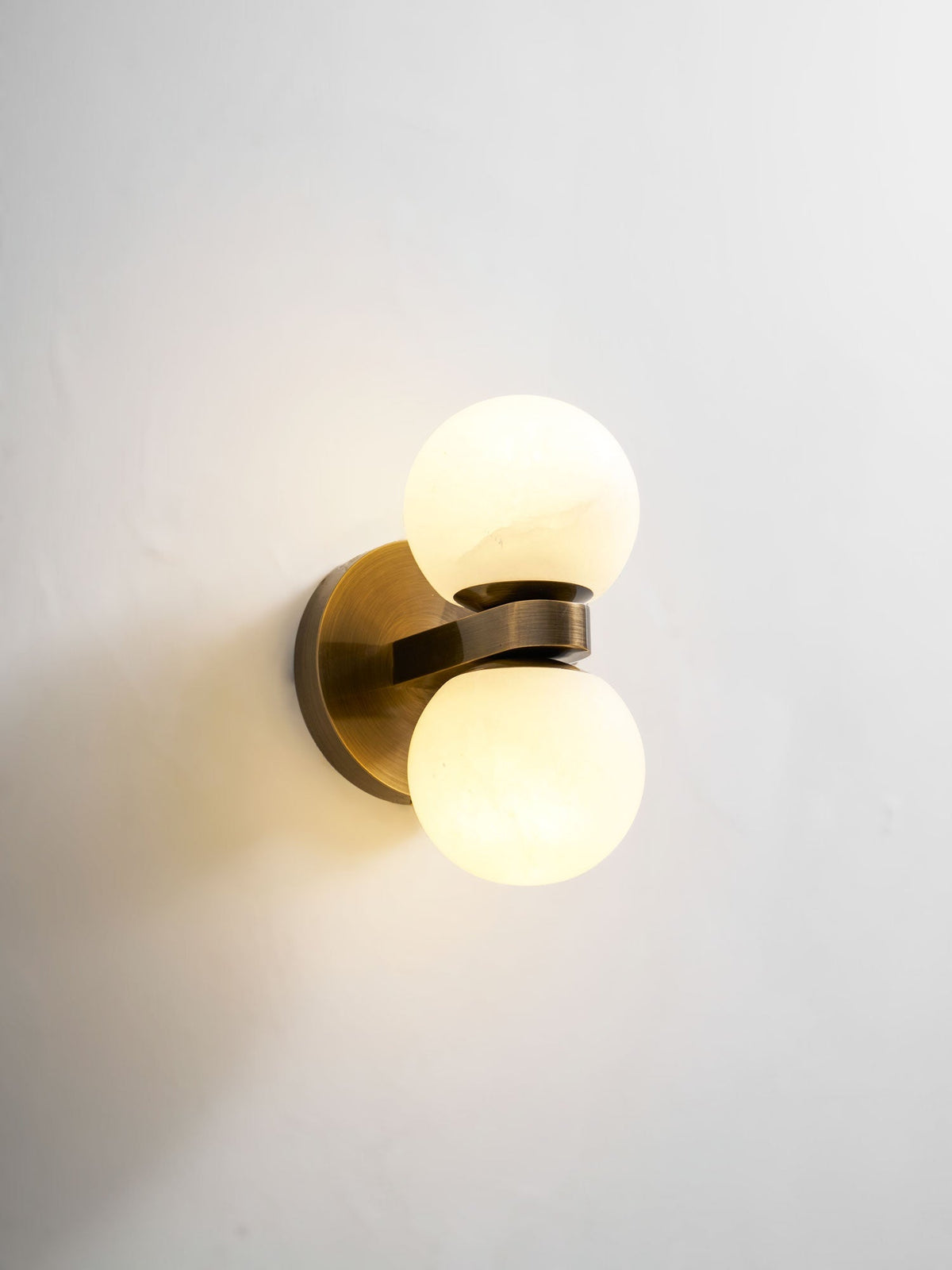 Lumenor Alabaster Celestia Orb Wandleuchte