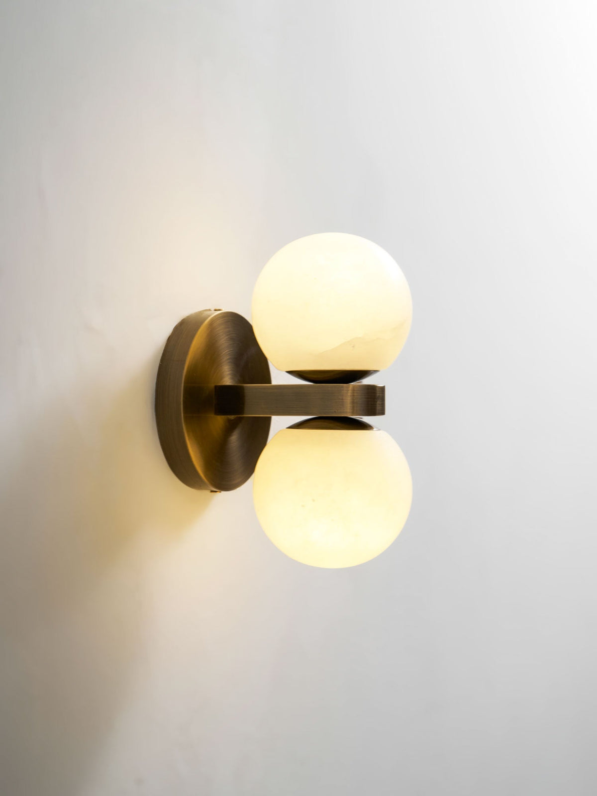 Lumenor Alabaster Celestia Orb Wandleuchte