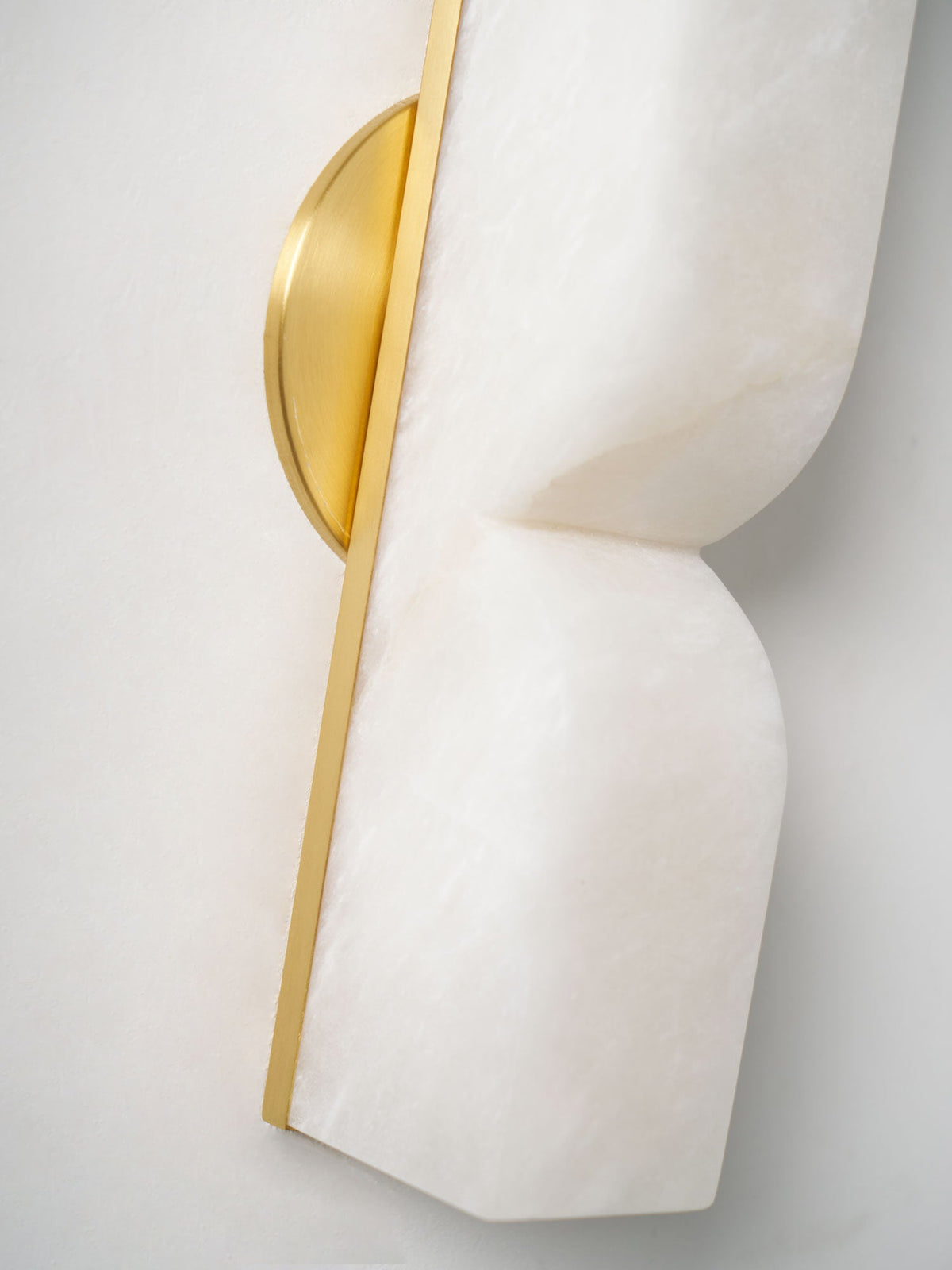 Lena Wandleuchte aus Alabaster mit Stecker