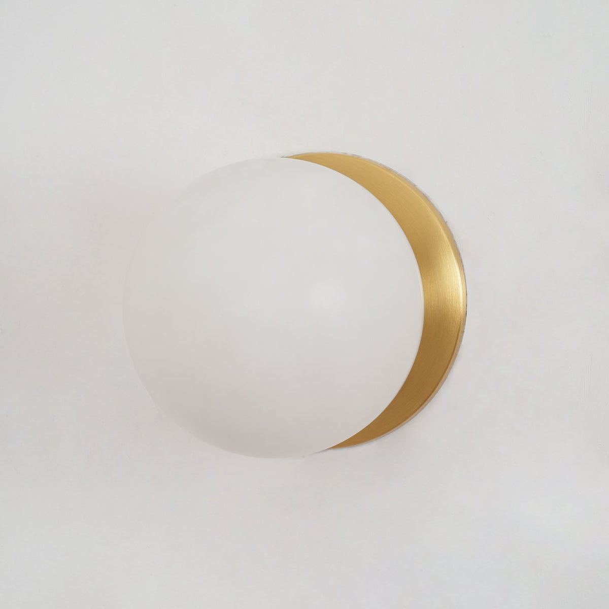 Lynq Mini-Kugel-Alabaster-Wandleuchte