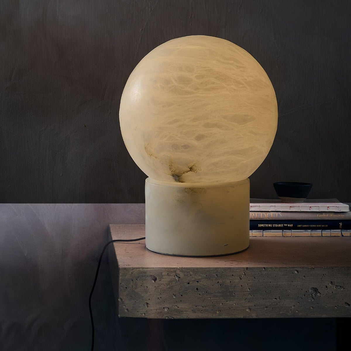 Albiniella zeitgenössische Tischleuchte aus Alabaster