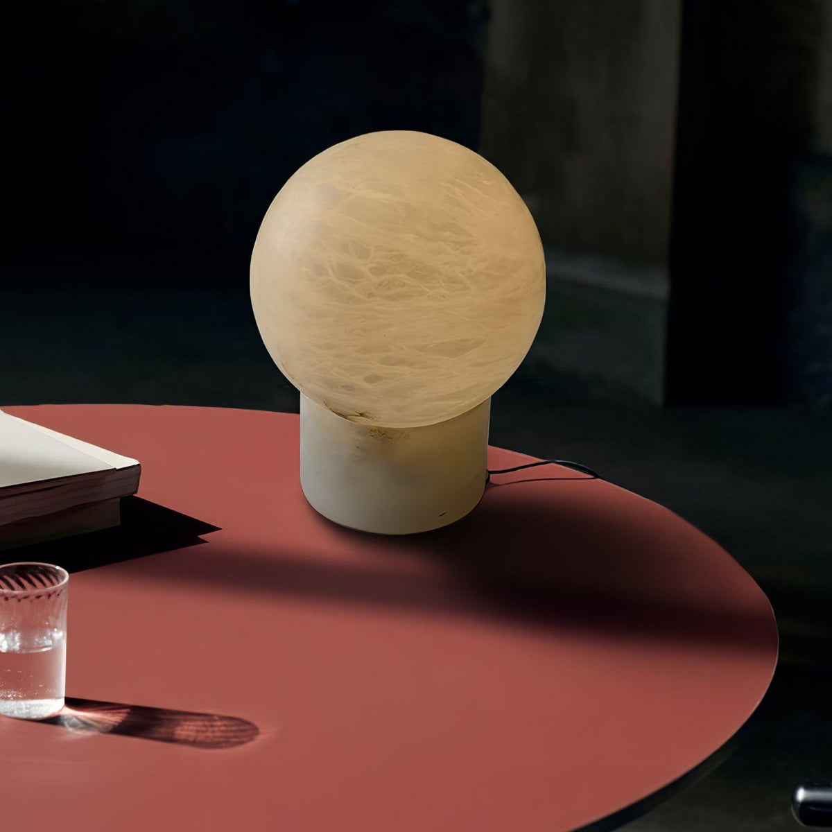 Albiniella zeitgenössische Tischleuchte aus Alabaster