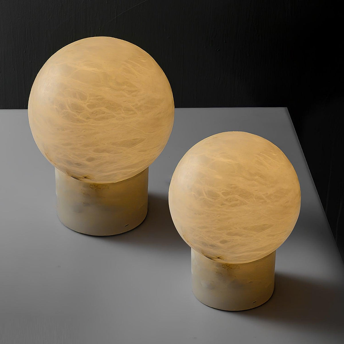 Albiniella zeitgenössische Tischleuchte aus Alabaster