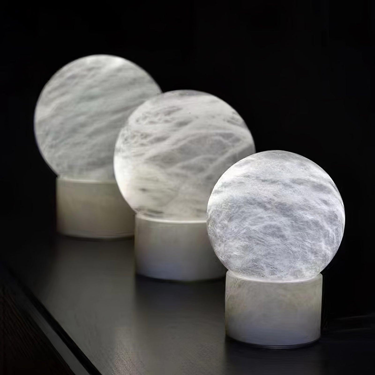 Albiniella zeitgenössische Tischleuchte aus Alabaster