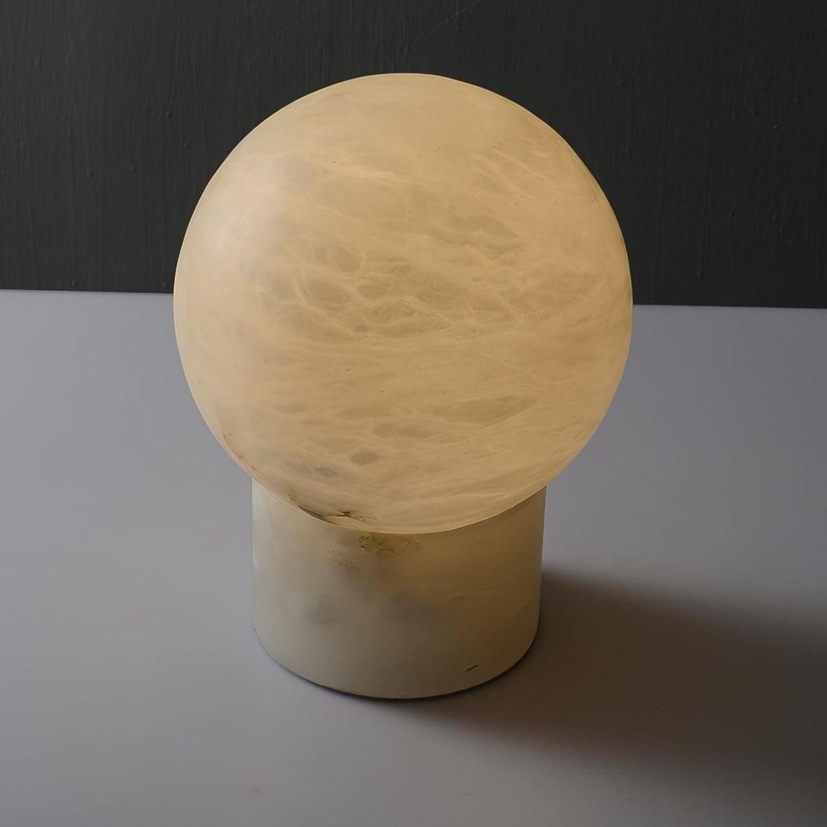 Albiniella zeitgenössische Tischleuchte aus Alabaster