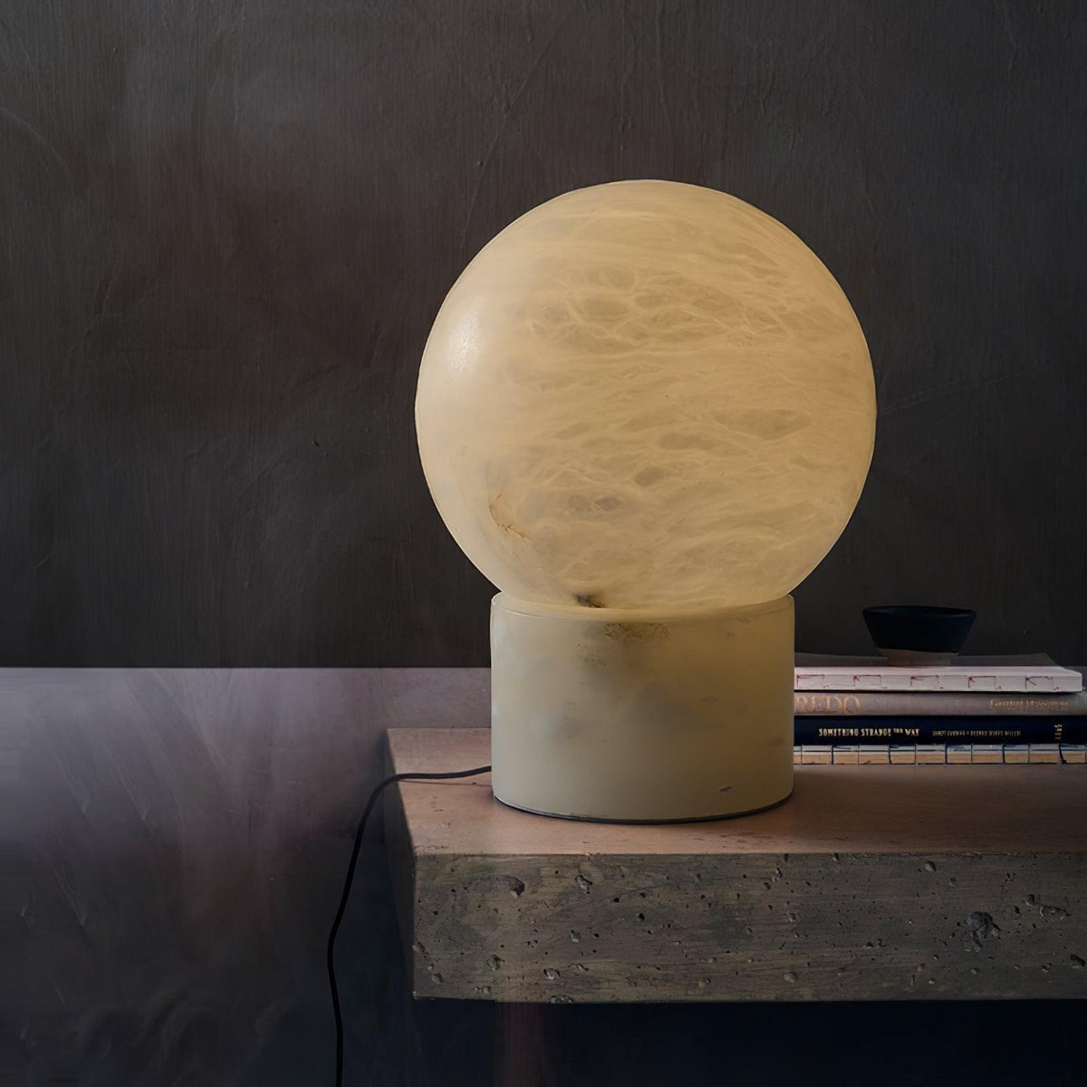 Albiniella zeitgenössische Tischleuchte aus Alabaster