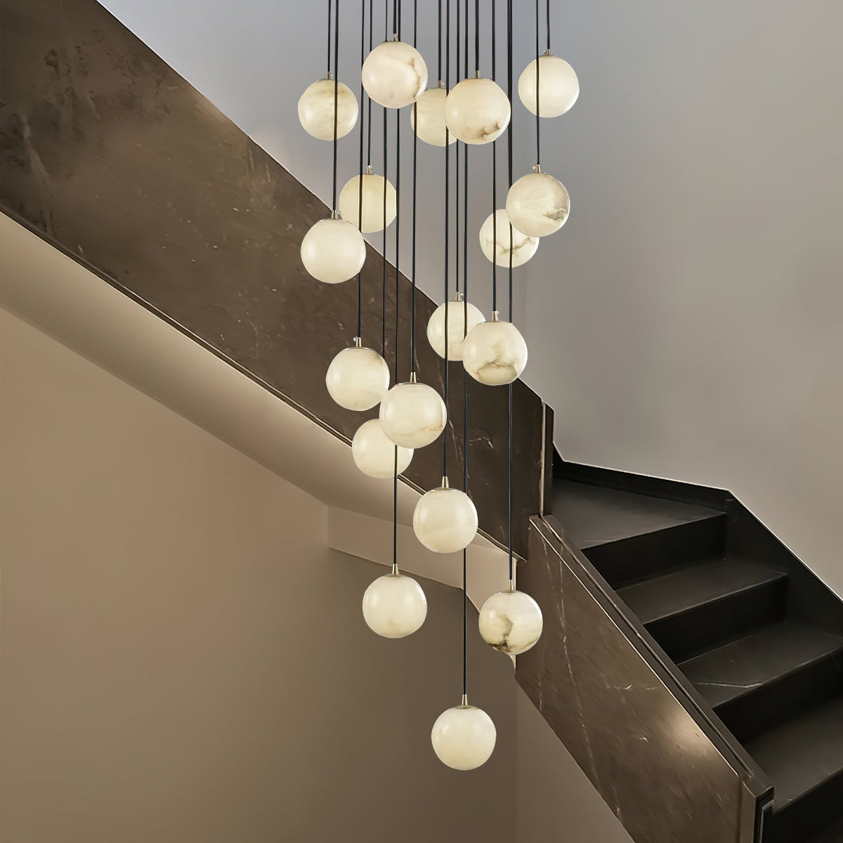 Belen Kugel-Cluster Kronleuchter aus Alabaster im zeitgenössischen Stil