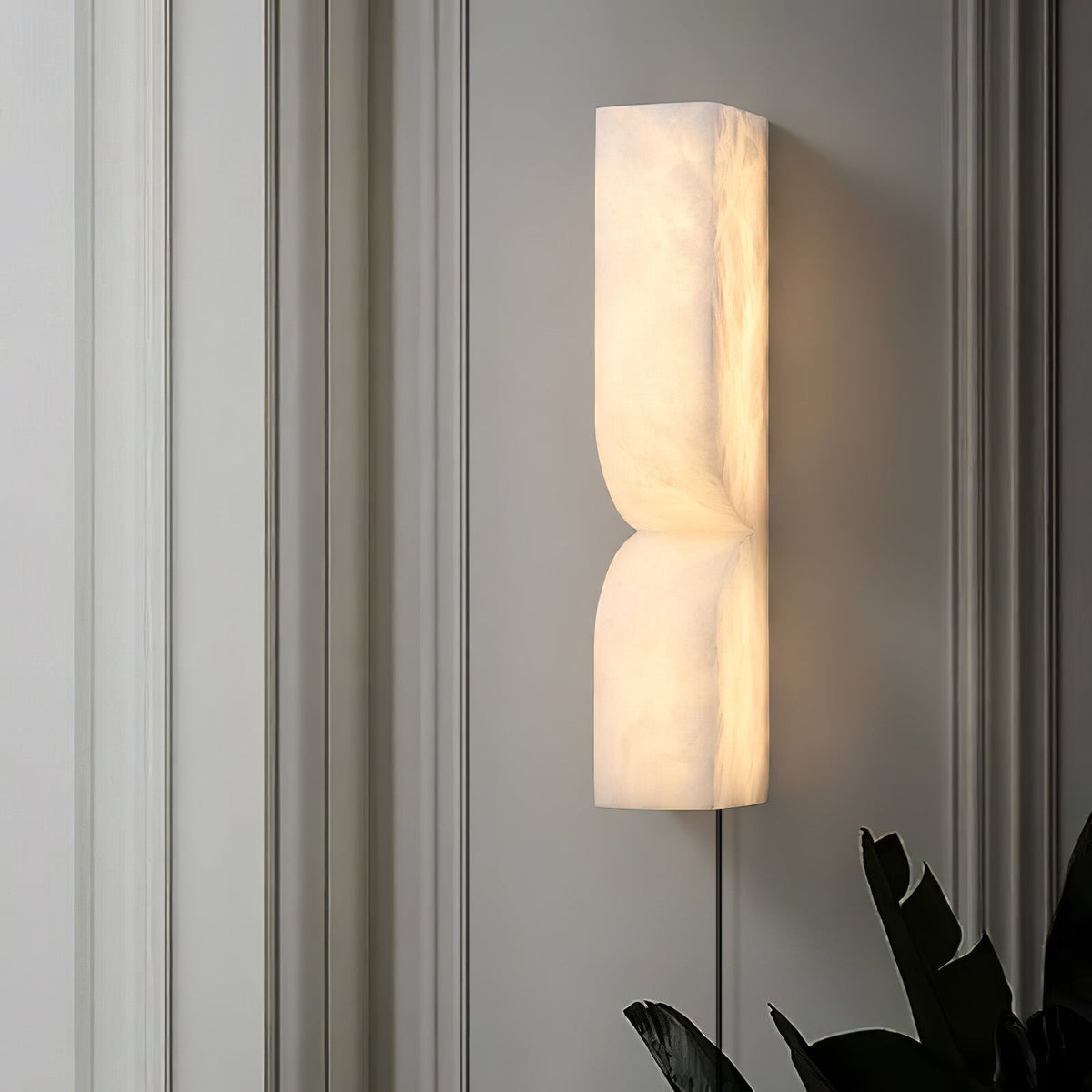 Lena Wandleuchte aus Alabaster mit Stecker