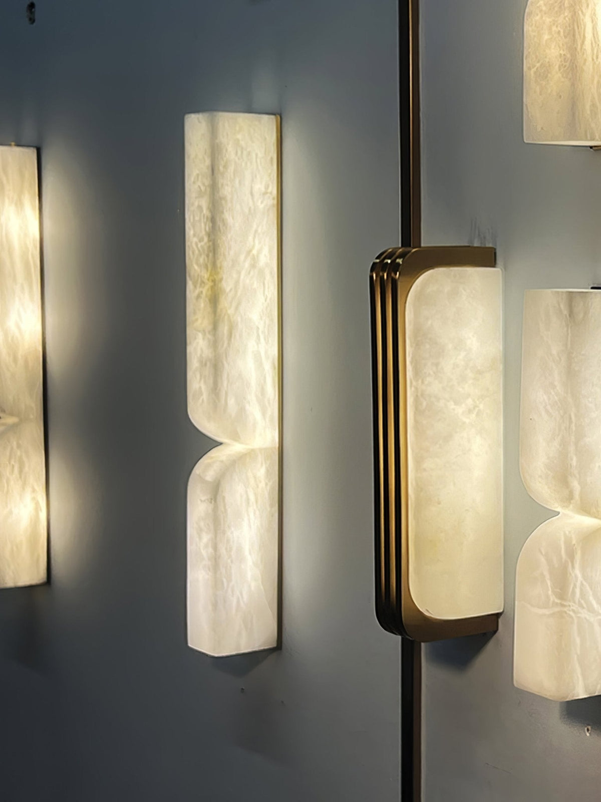 Lena Wandleuchte aus Alabaster mit Stecker