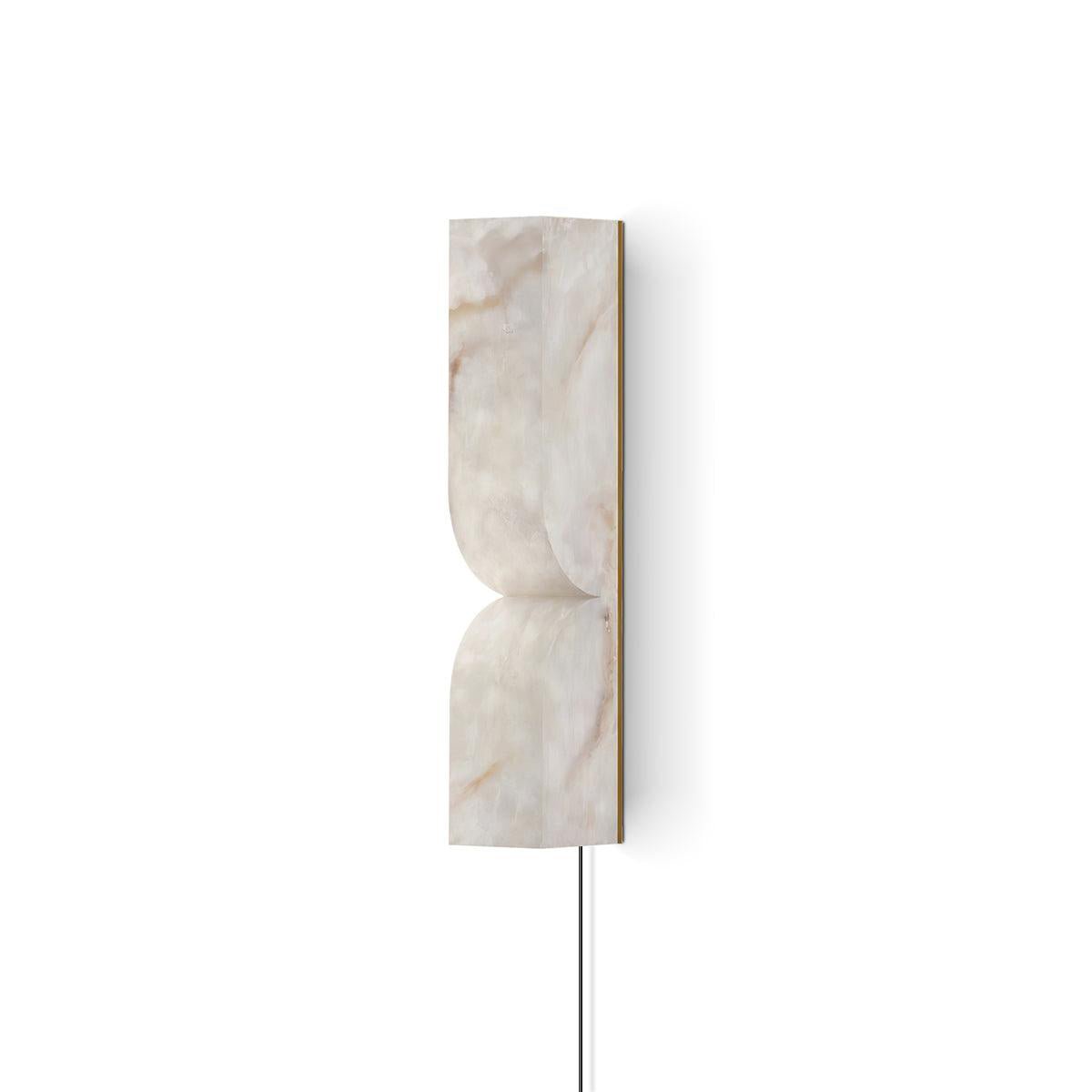 Lena Wandleuchte aus Alabaster mit Stecker