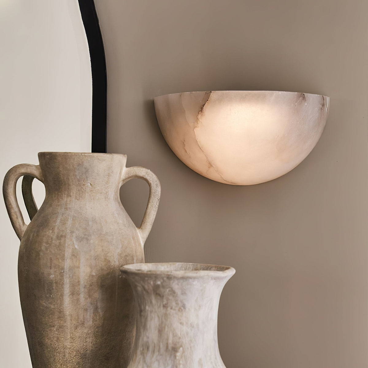 Albinelia Halbmondförmige Alabaster-Wandleuchte