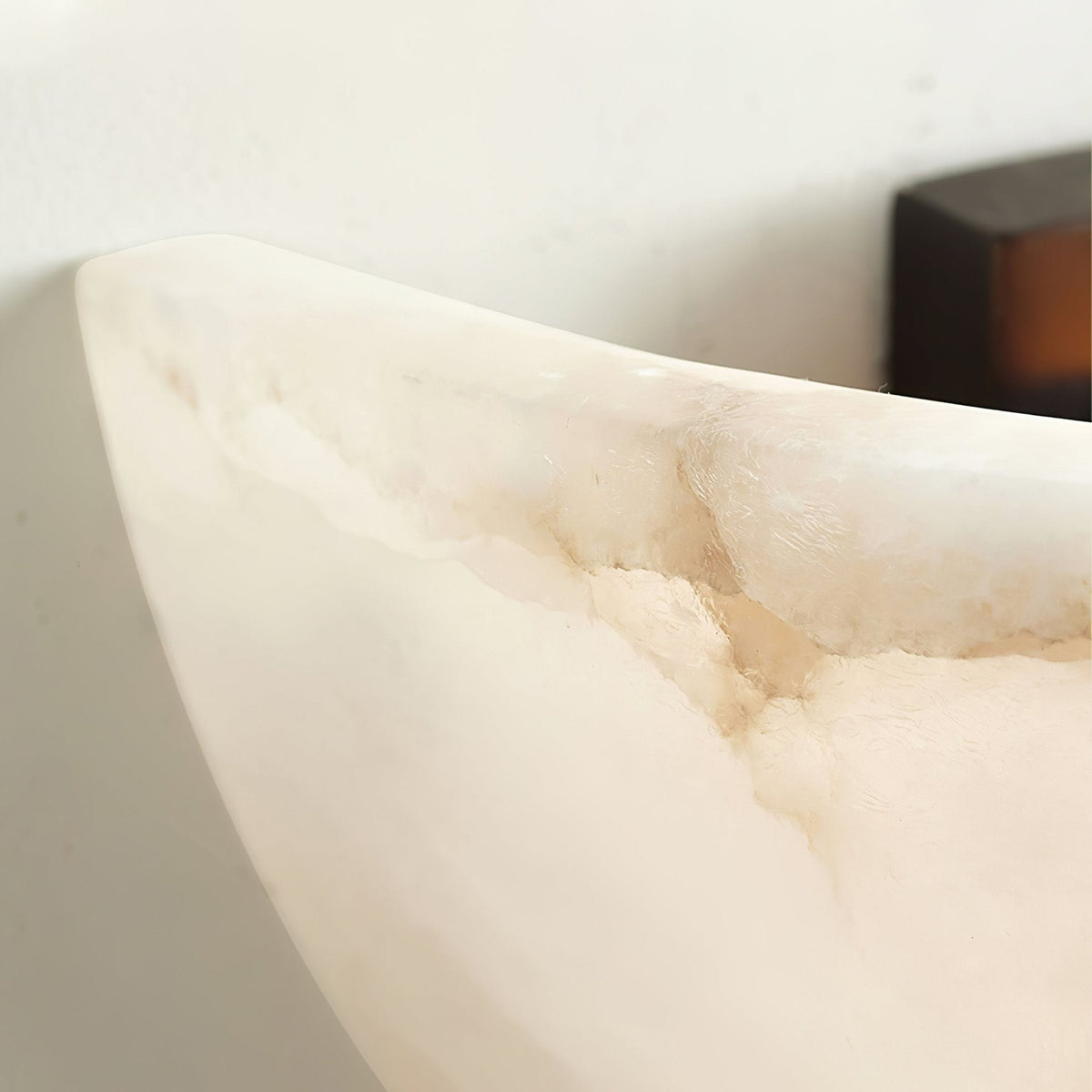 Albinelia Halbmondförmige Alabaster-Wandleuchte