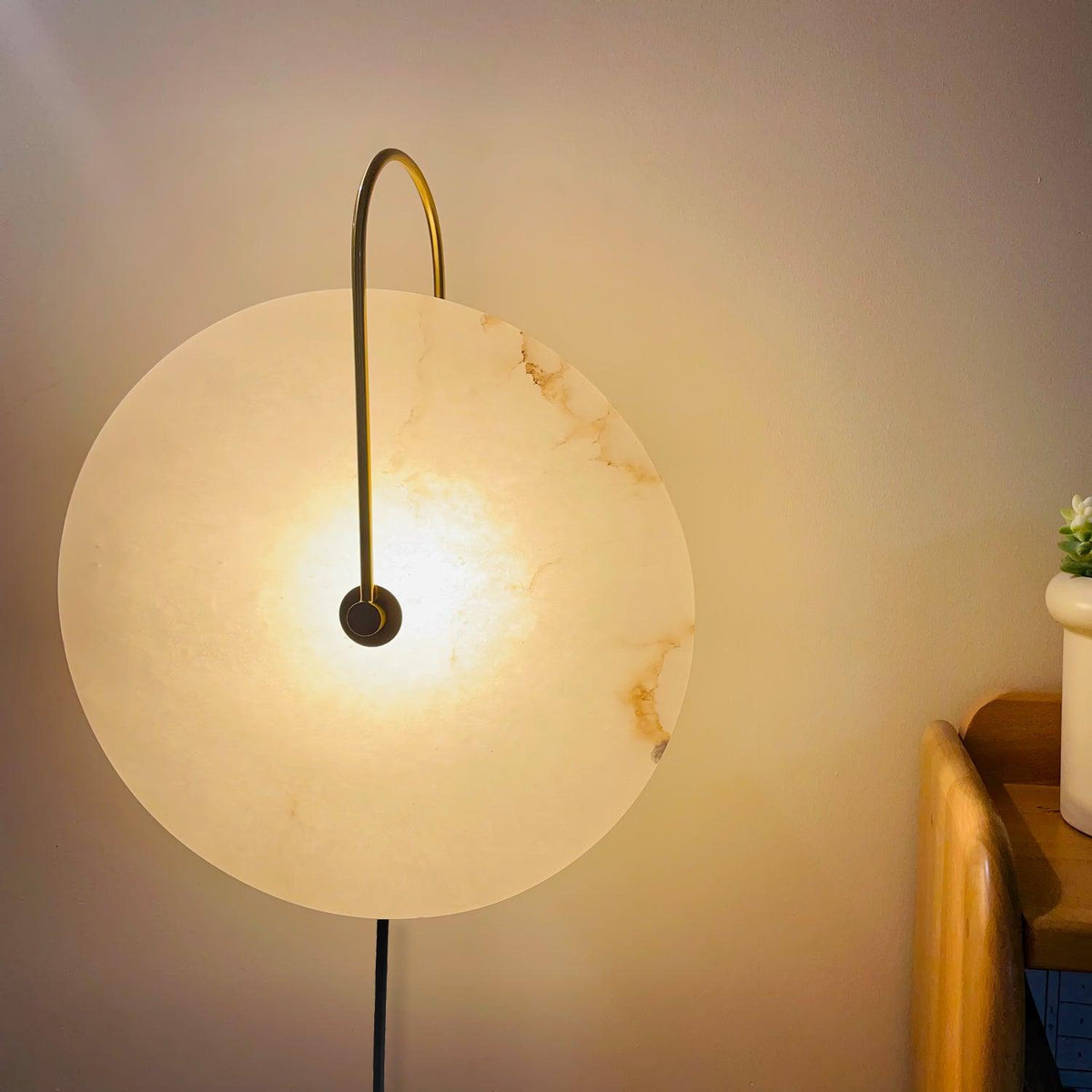 Albeaine Alabaster Pendelleuchte in Kugel-Form mit Stecker | Wandleuchte