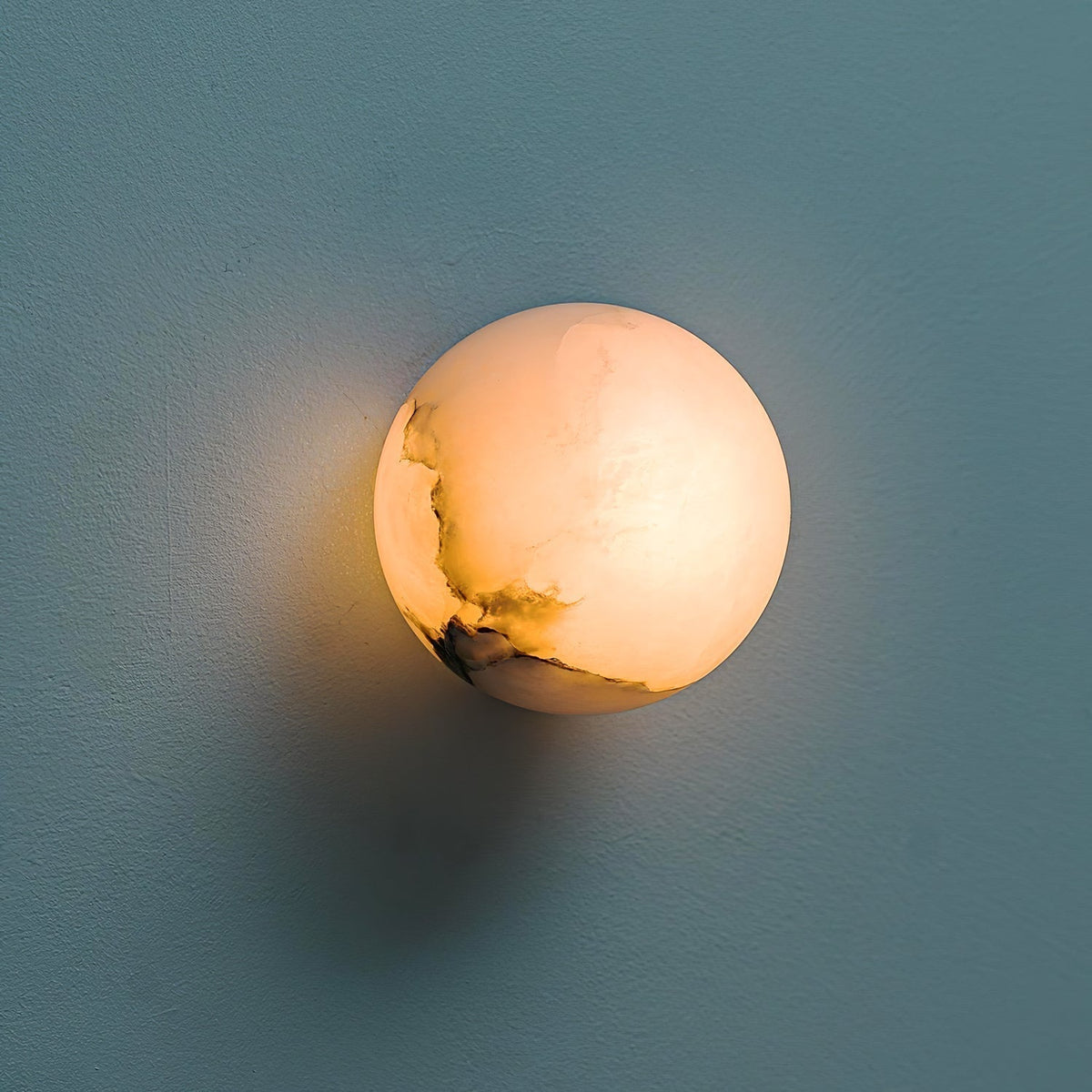 Lynq Mini-Kugel-Alabaster-Wandleuchte
