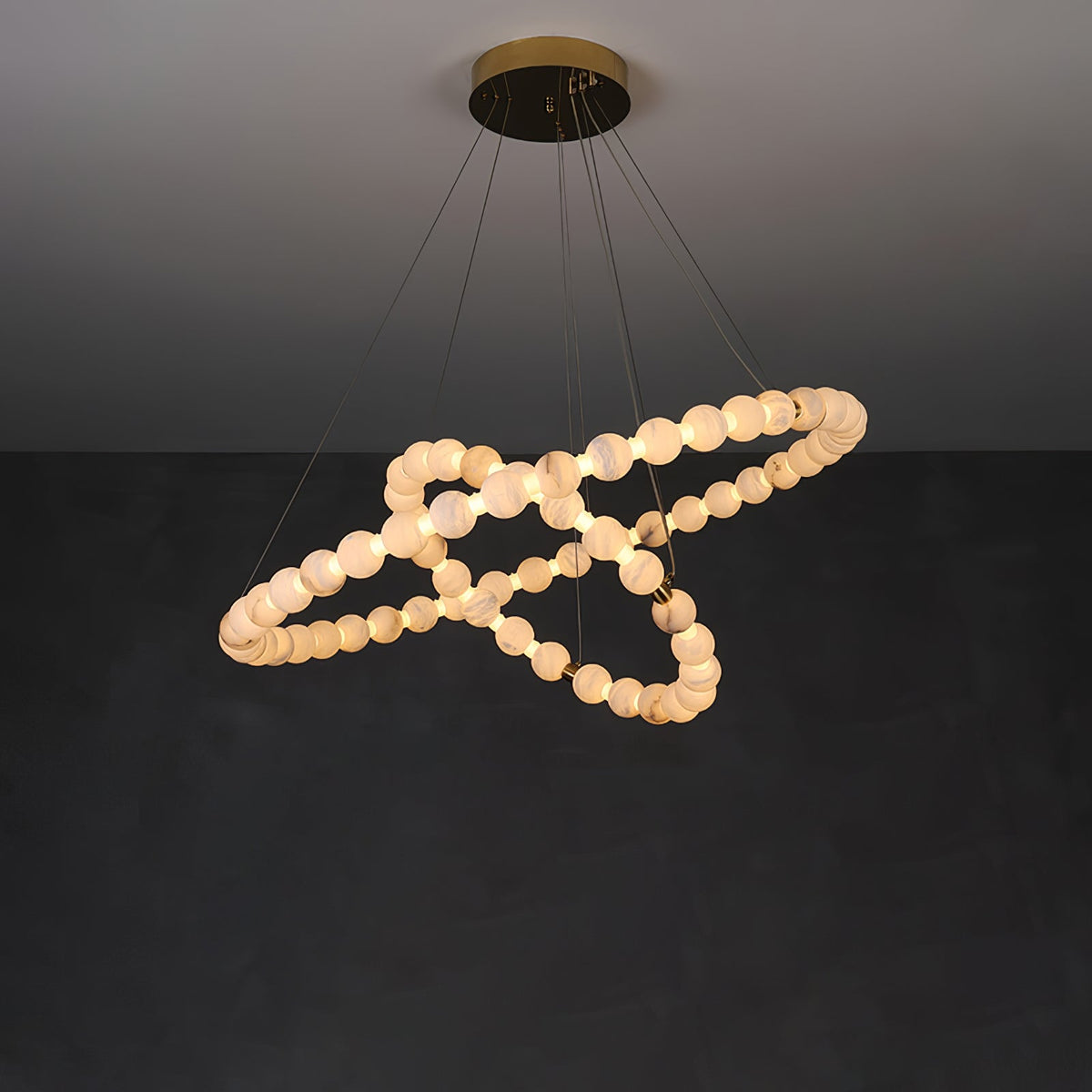 Eirelian zeitgenössische Alabaster-Pendelleuchte in Kronleuchter-Form