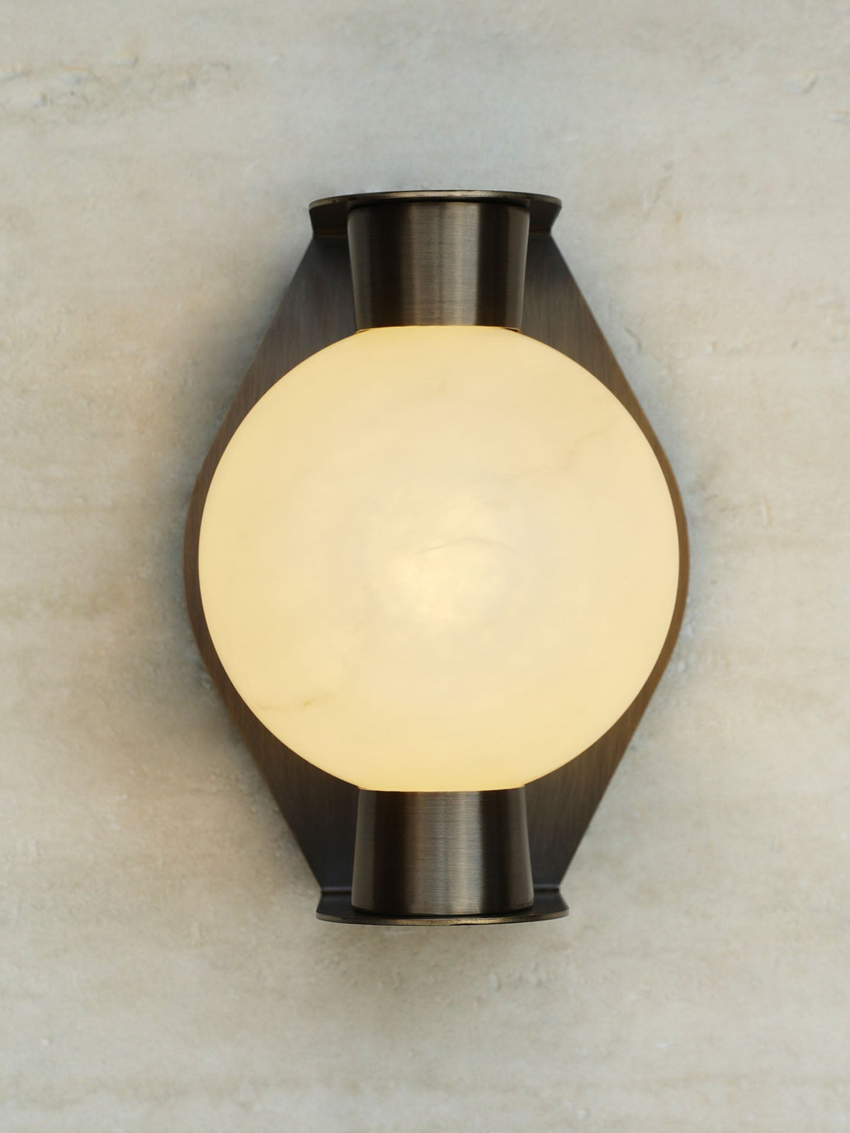 Caldrien Alabaster Orb Alabaster-Wandleuchte