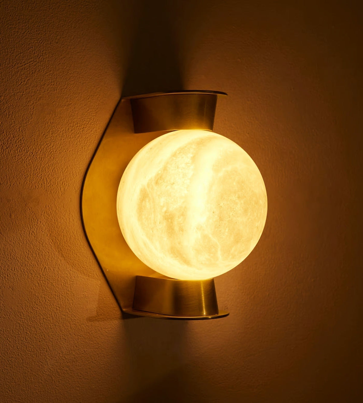 Caldrien Alabaster Orb Alabaster-Wandleuchte