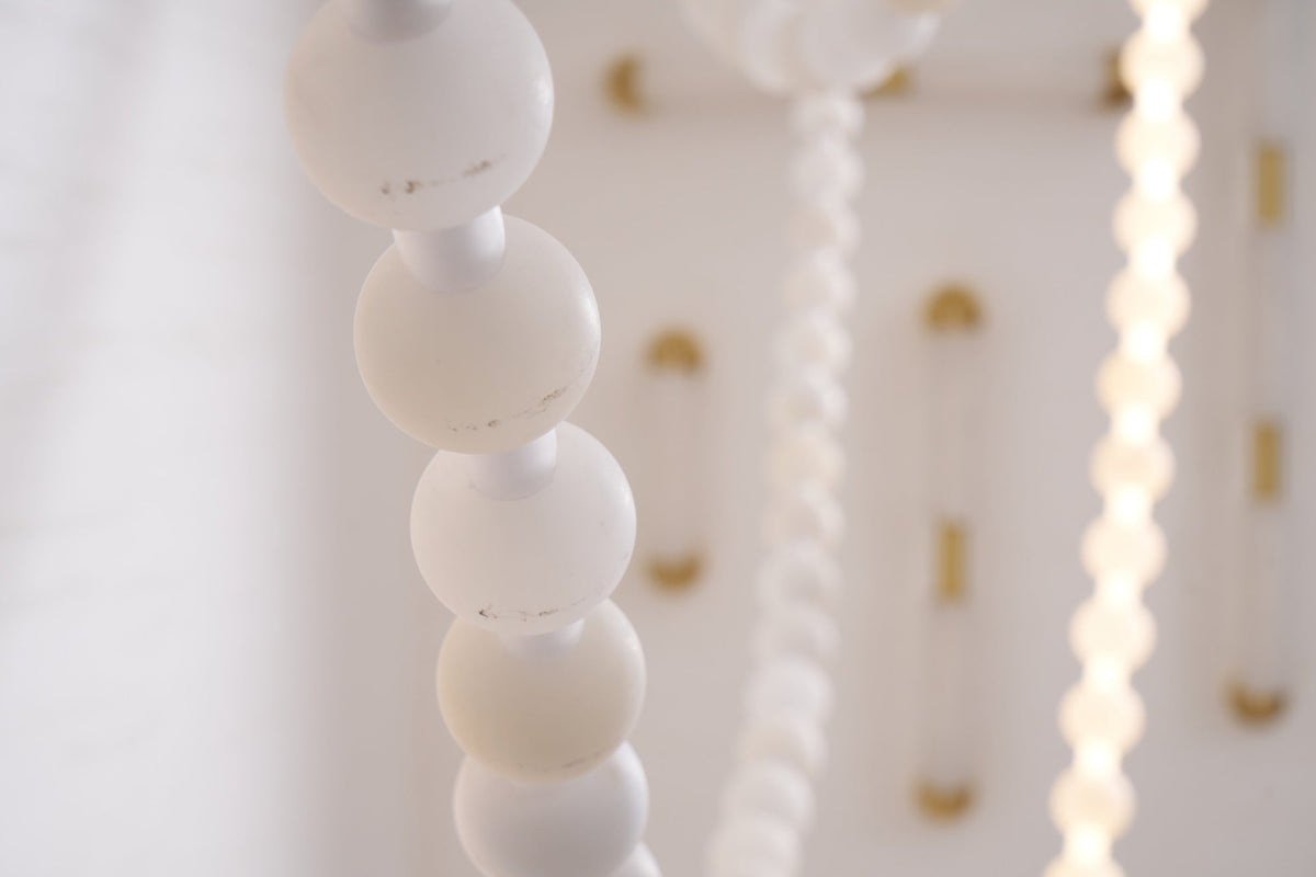 Grempt Kronleuchter aus Alabaster in Perlmutt mit Kieselsteinform