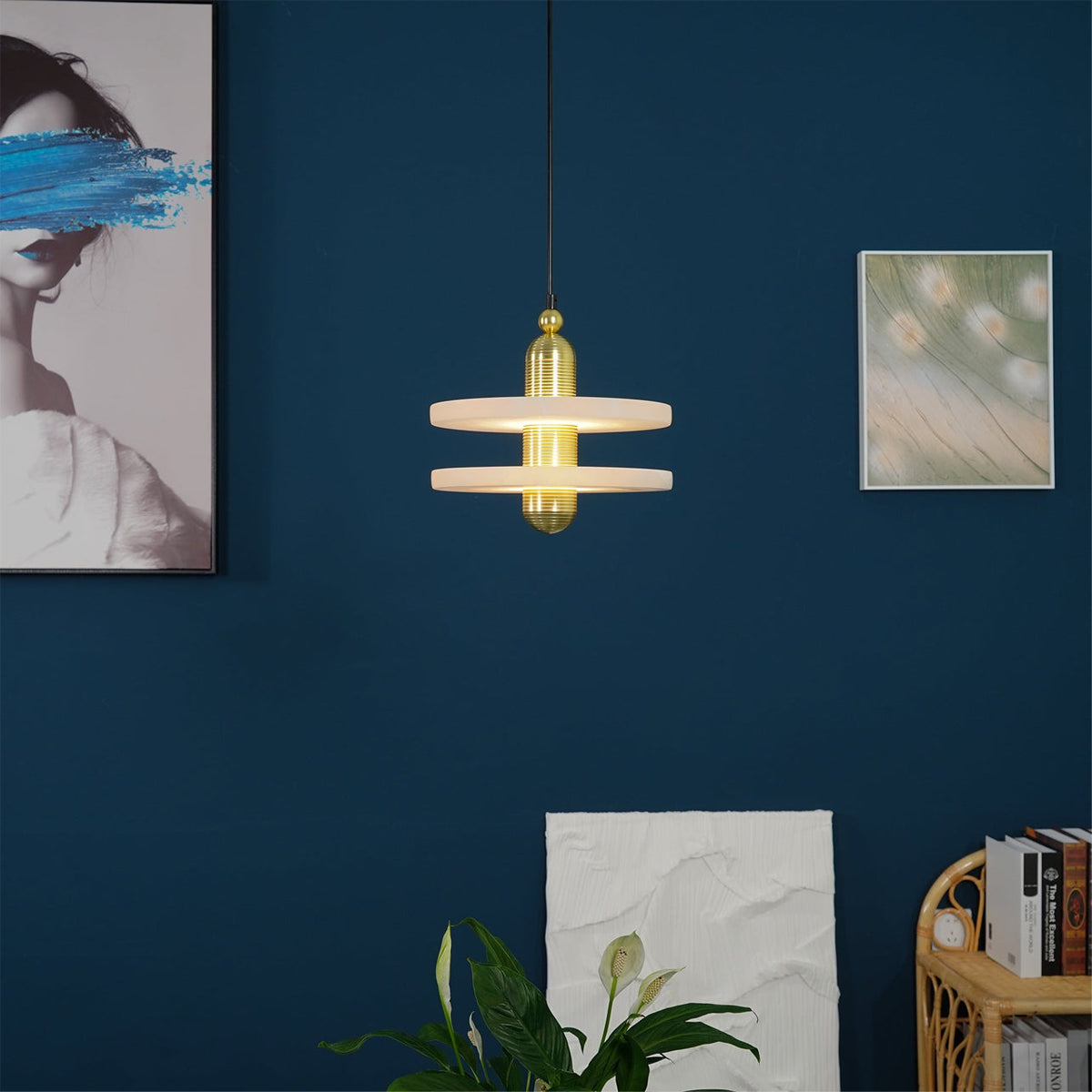 Alabaster Planes Pendelleuchte mit gerilltem Kern futuristisch | Cielum