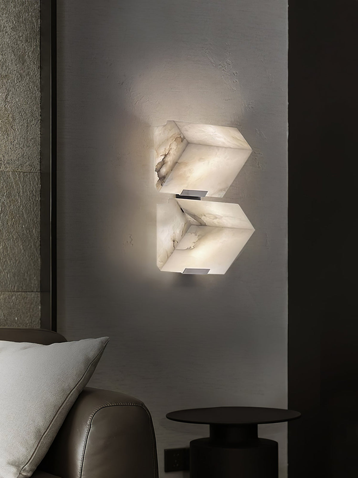 Niviella stufenförmige Alabaster-Wandleuchte mit Stecker