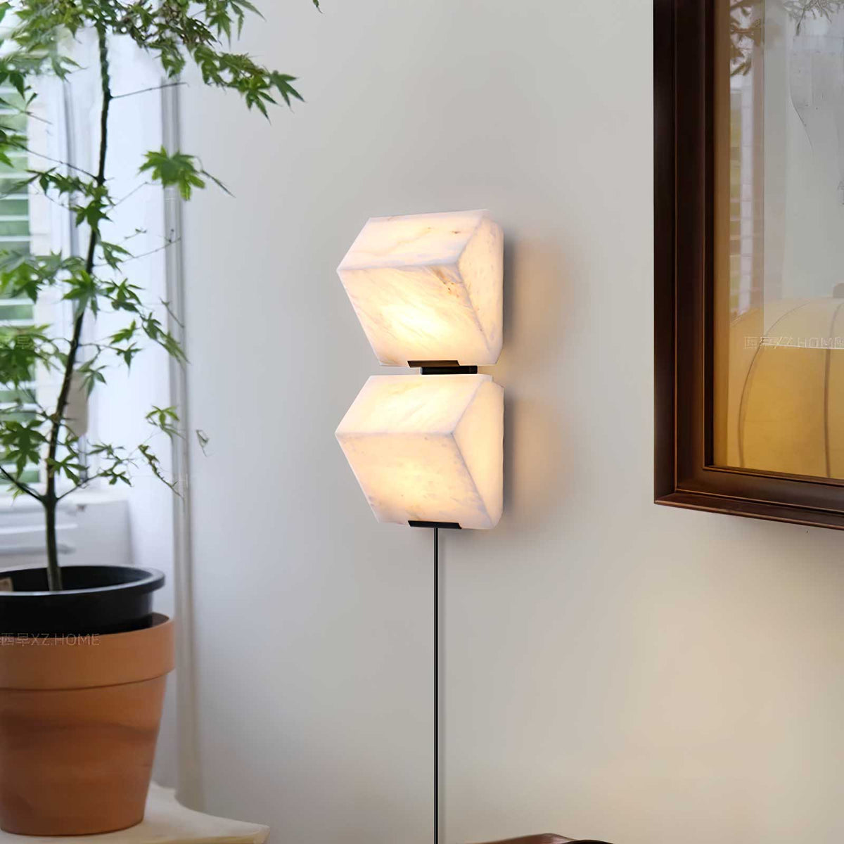Niviella stufenförmige Alabaster-Wandleuchte mit Stecker