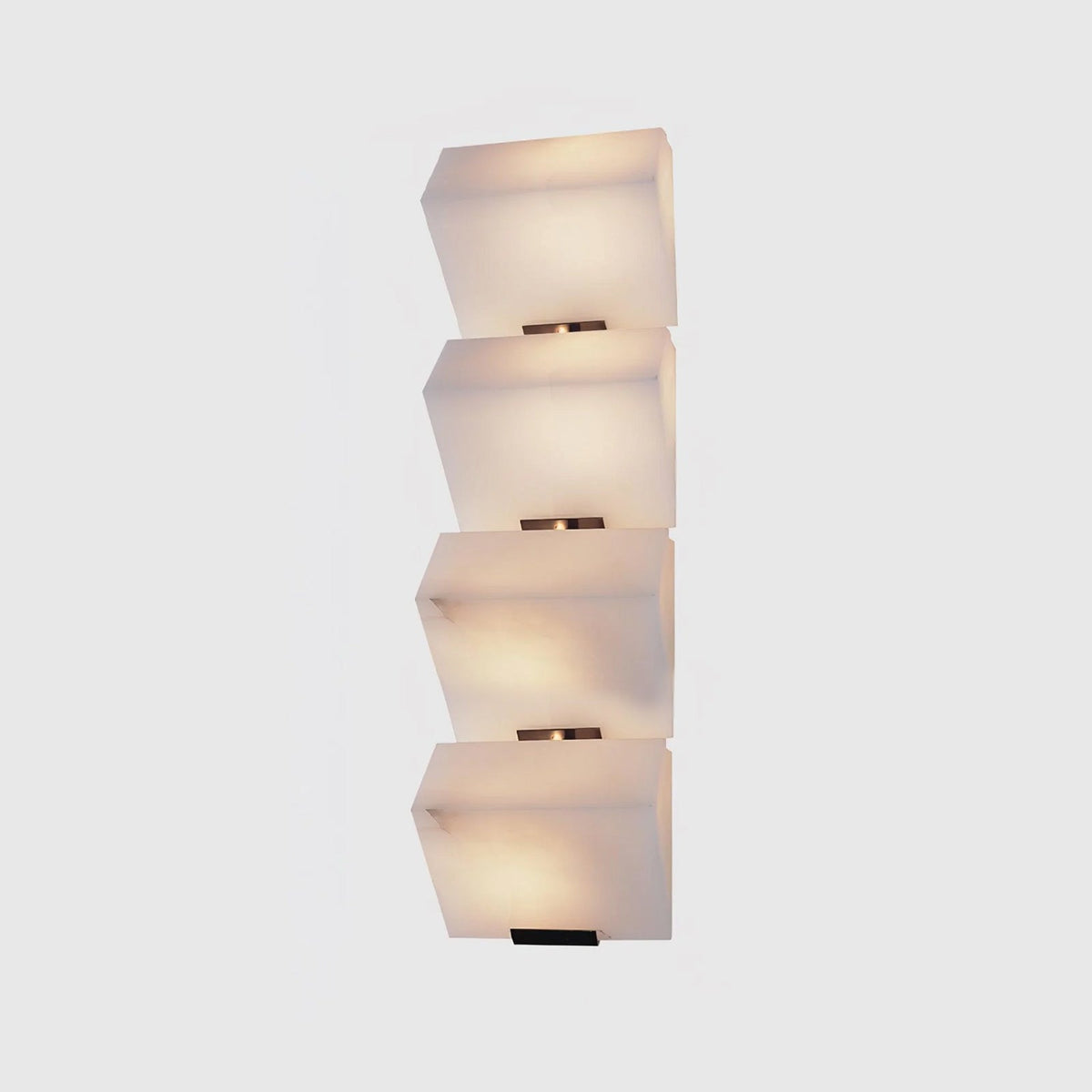 Niviella stufenförmige Alabaster-Wandleuchte mit Stecker